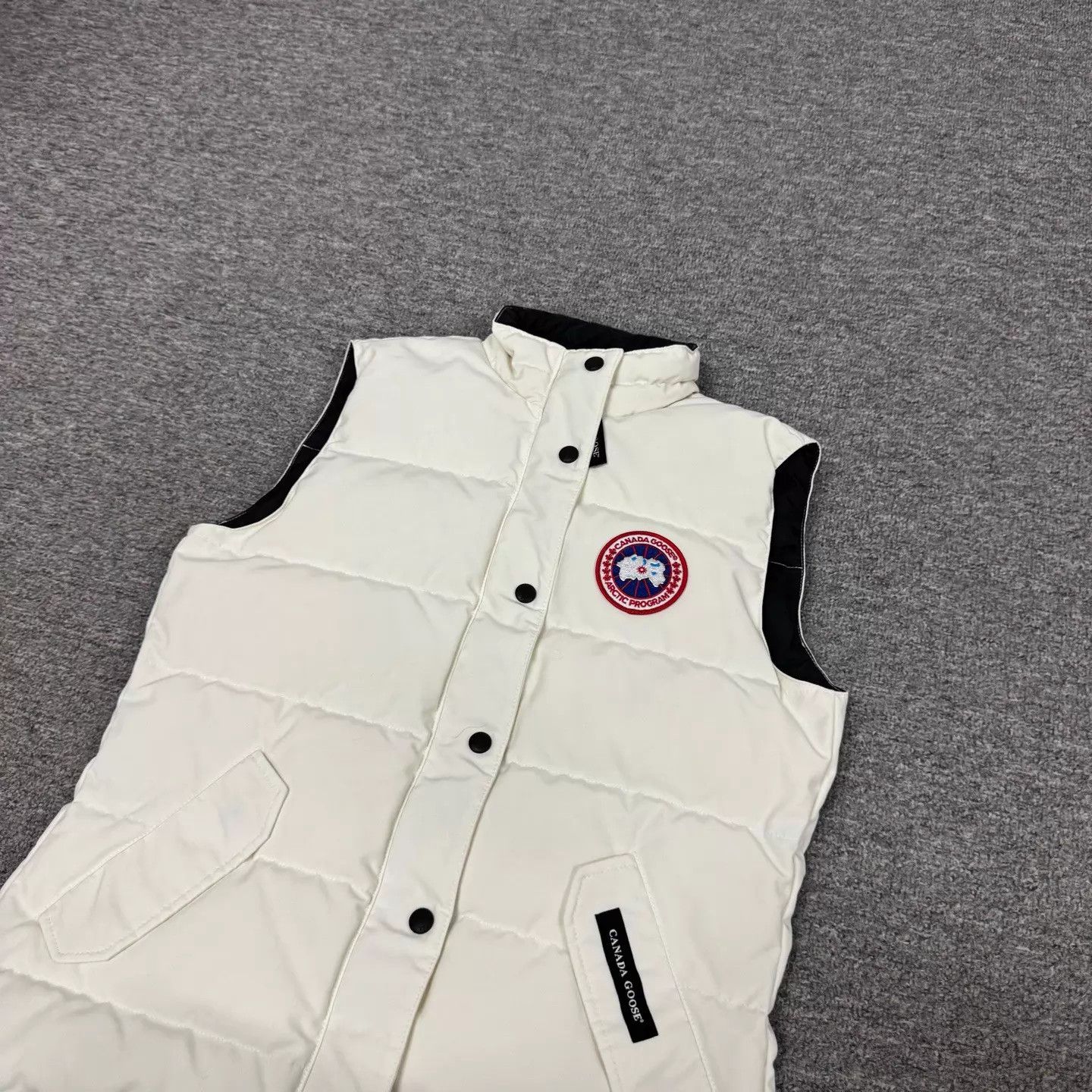 Canada Goose Canada Goose white logo down vest M 99new Size M / US 6-8 / IT 42-44 - 3 Thumbnail