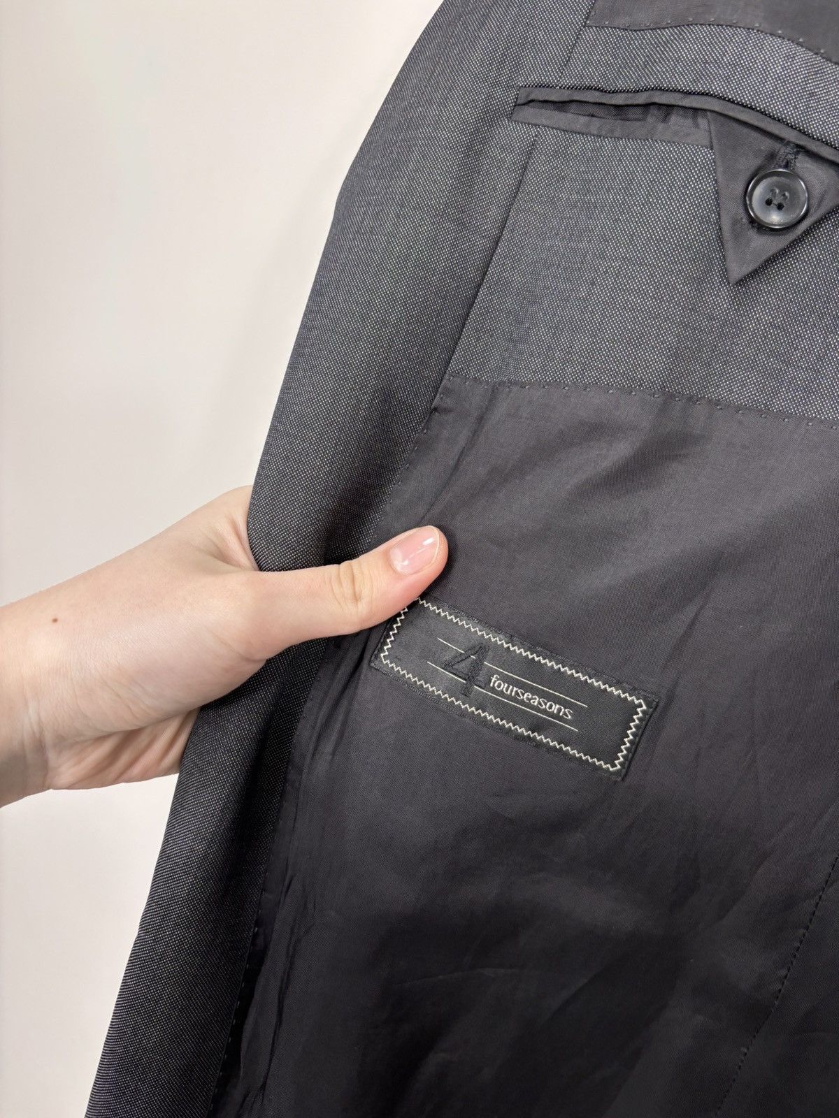 BENVENUTO. Benvenuto Fabrizio Men’s 2-Piece 4 Seasons Grey Wool Suit Size 42R - 11 Thumbnail