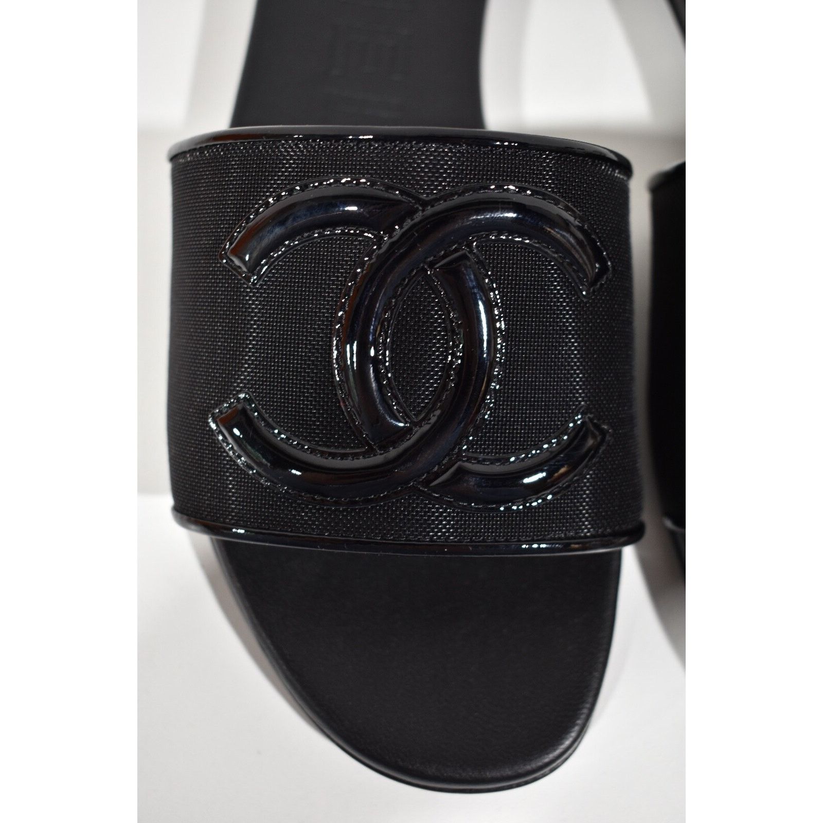 Chanel Chanel 23P Black Mesh Patent Leather CC Logo Slide Sandal Size US 8 / IT 38 - 6 Thumbnail