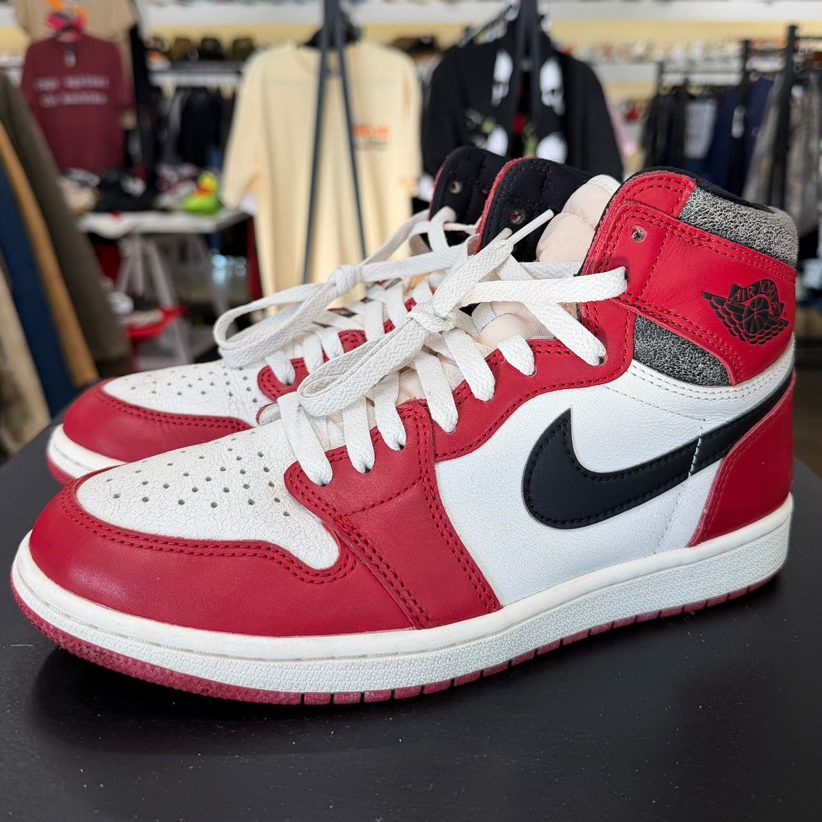 Jordan Brand Air Jordan 1 Chicago Lost & Found Size 9 (2022) Size US 9 / EU 42 - 1 Thumbnail