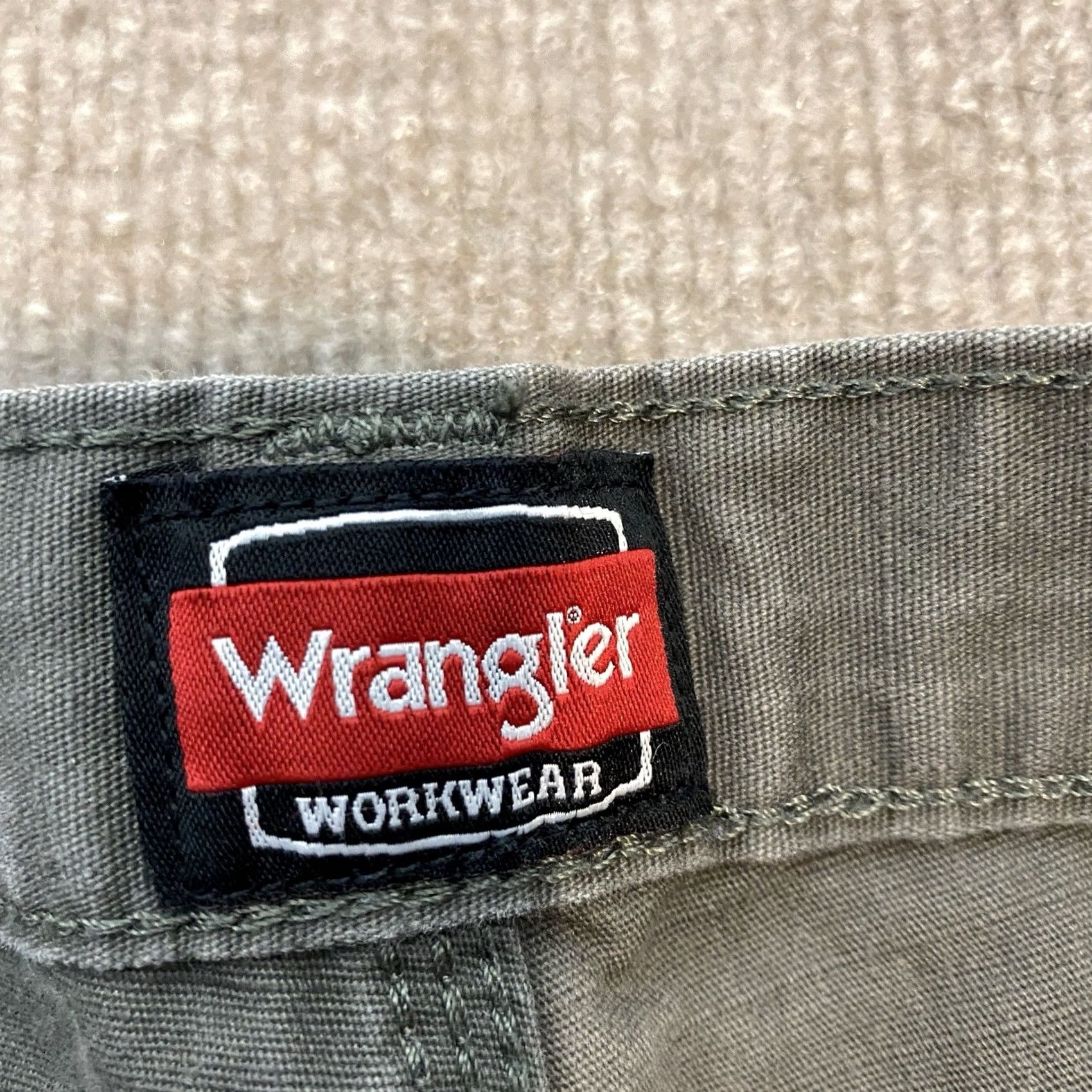 Wrangler Wrangler Workwear Pants Mens 32x32 Gray Cargo Double Knee Grunge Distressed Y2K Cargo Pants Mens Gray Wrangler RIGGS Workwear Size US 32 / EU 48 - 6 Thumbnail