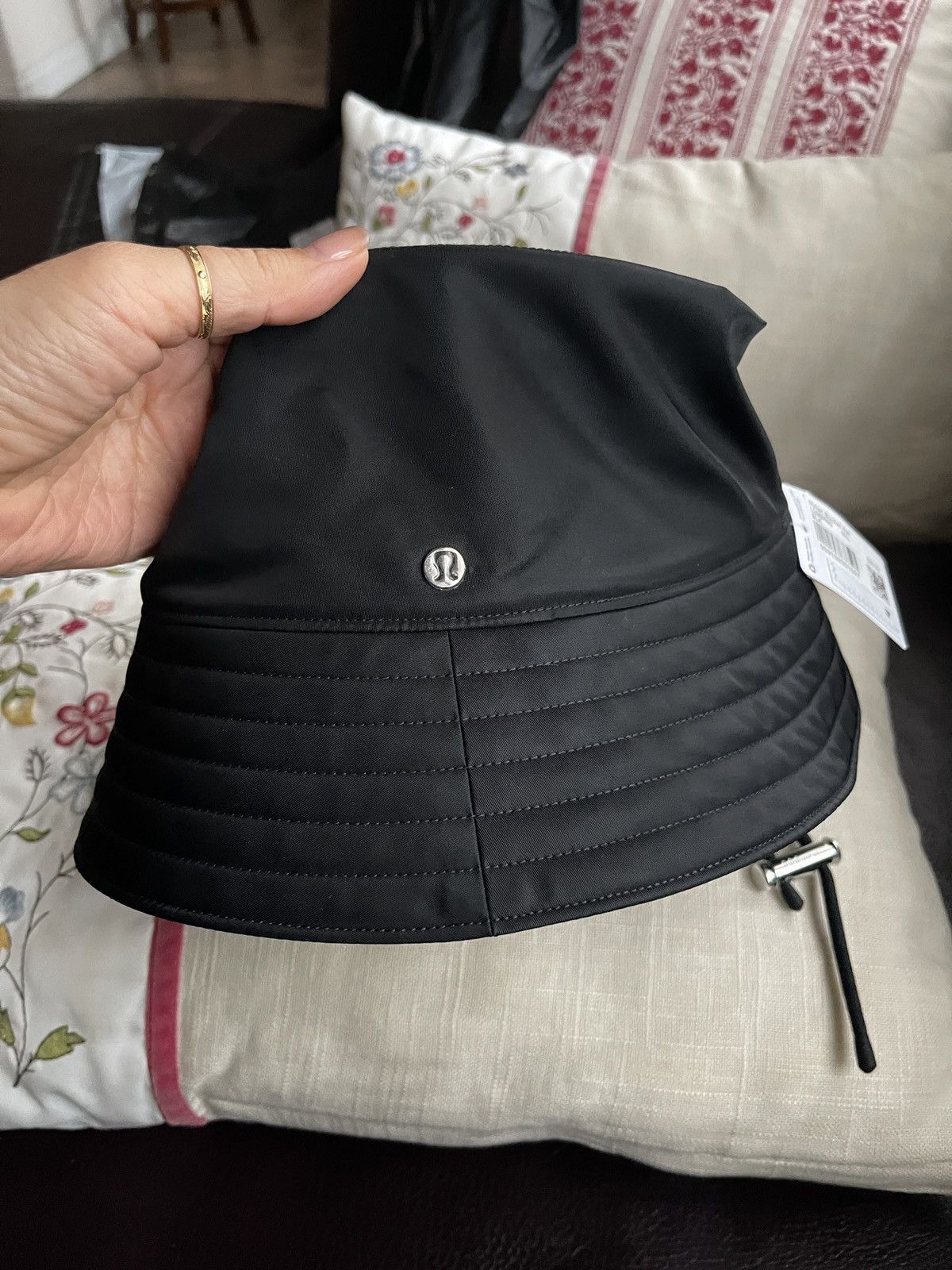 Lululemon Lululemon nylon Black Bucket Hat size S/M, M/L and L/XL avai Size ONE SIZE - 7 Thumbnail