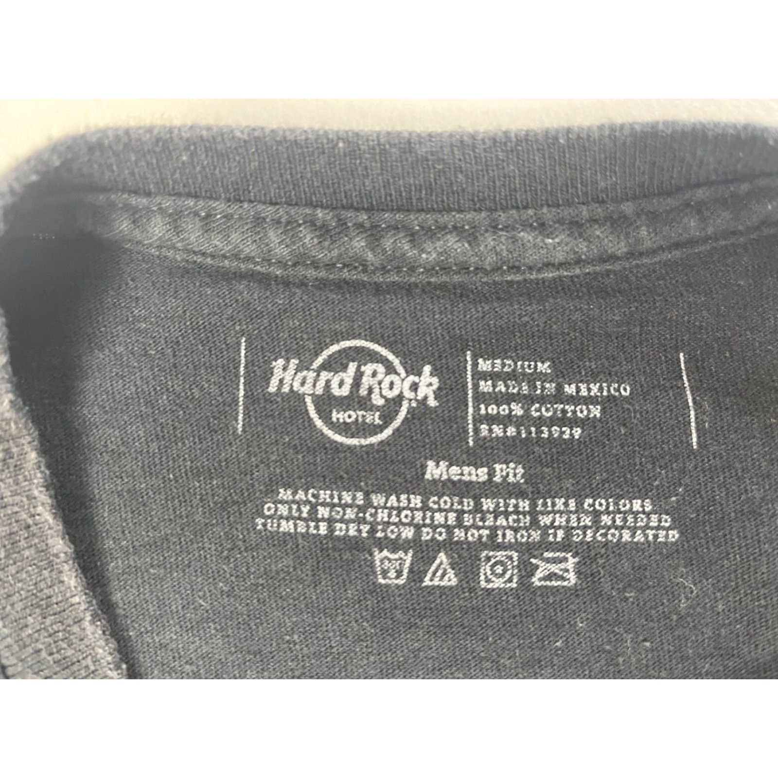 Vintage VINTAGE Men’s Hard Rock Hotel Hollywood, FL T-Shirt M Short Sleeve Crew Neck Black Cotton Rock Men’s T-Shirt M Black Rock 1980s/90s Theme Size US M / EU 48-50 / 2 - 5 Thumbnail