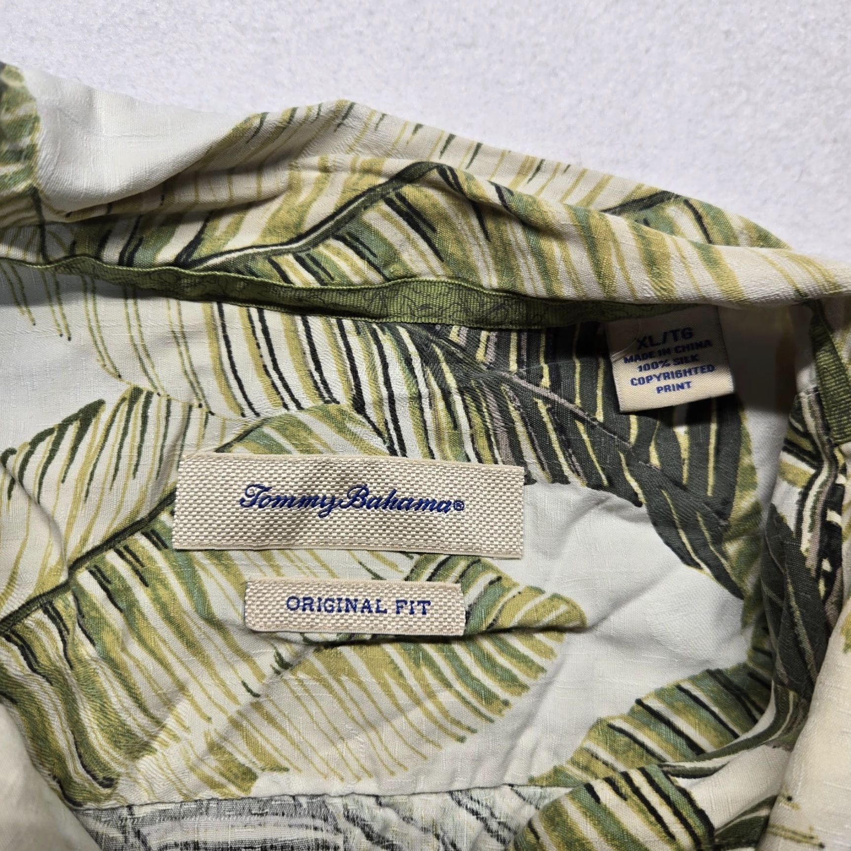 Tommy Bahama VINTAGE Tommy Bahama Shirt Men’s XL Short Sleeve Hawaiian Button-Up Woven Silk Beige Floral Summer Size US XL / EU 56 / 4 - 3 Thumbnail