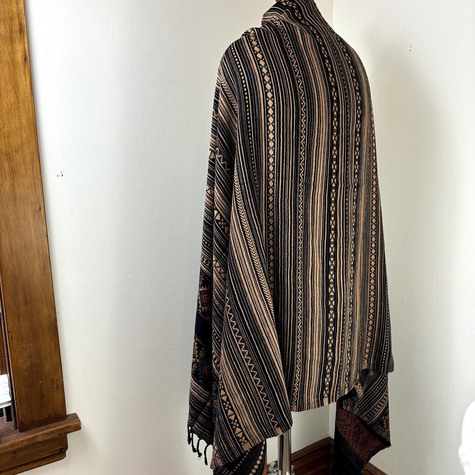 Other SP Tycoon Maxi, Oversized NWOT Cashmere Wrap Shawl Scarf w/ Size ONE SIZE - 4 Thumbnail