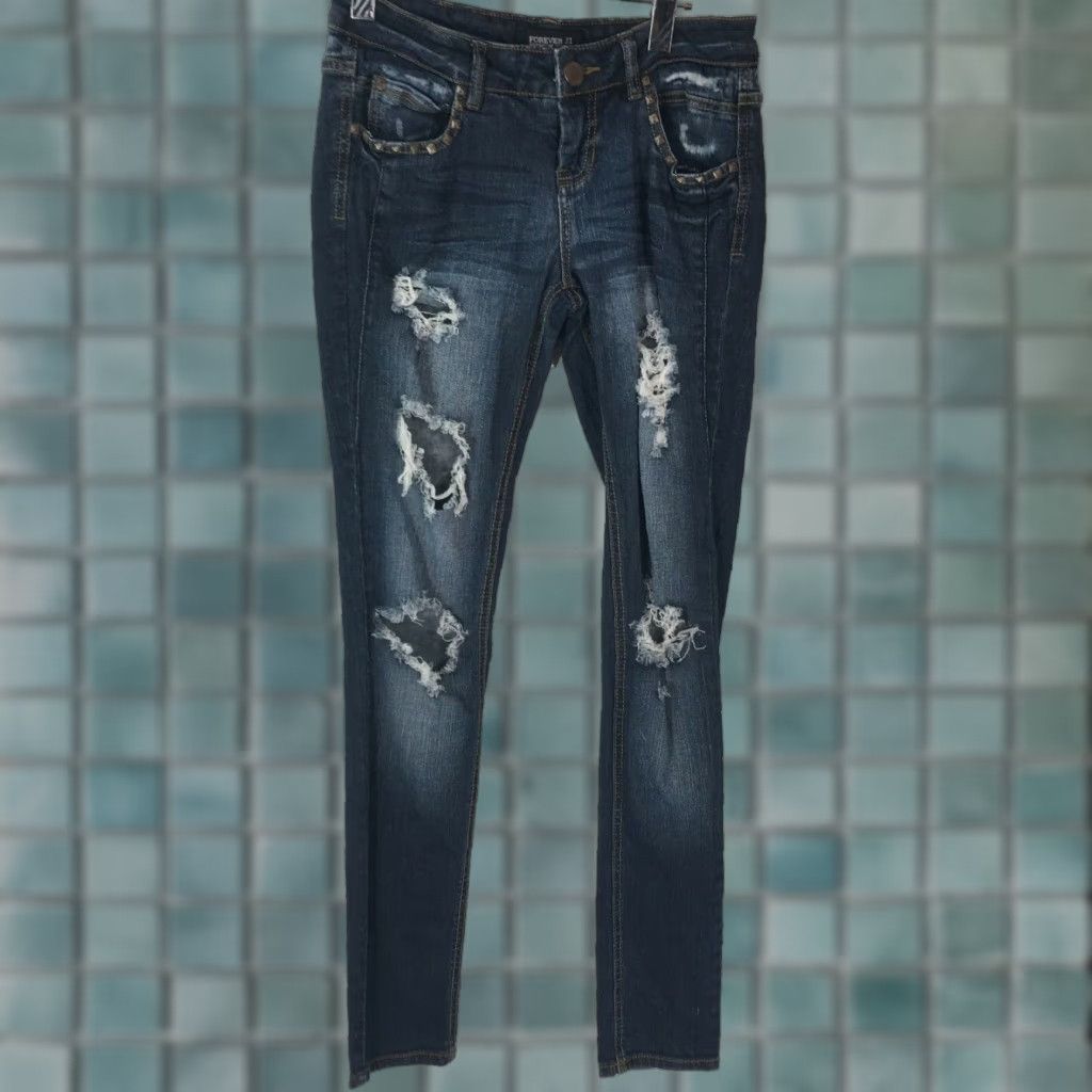 Forever 21 FOREVER 21 Womens Jeans Skinny Blue Denim Regular Mid Rise 25 32in Inseam Distressed Stretch Pockets Cotton Blend Size 42" / US 20 - 1 Thumbnail