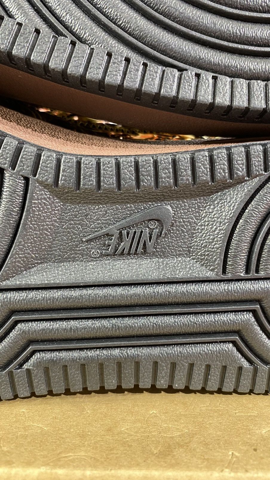 Louis Vuitton Louis Vuitton X Nike 10 Air Force 1 Gold Metallic Size US 10 / EU 43 - 11 Thumbnail