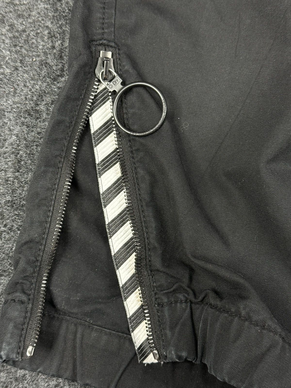Off-White Off-White - Tapered Logo-Print Cotton-Canvas Cargo Trousers Size US 33 - 10 Thumbnail