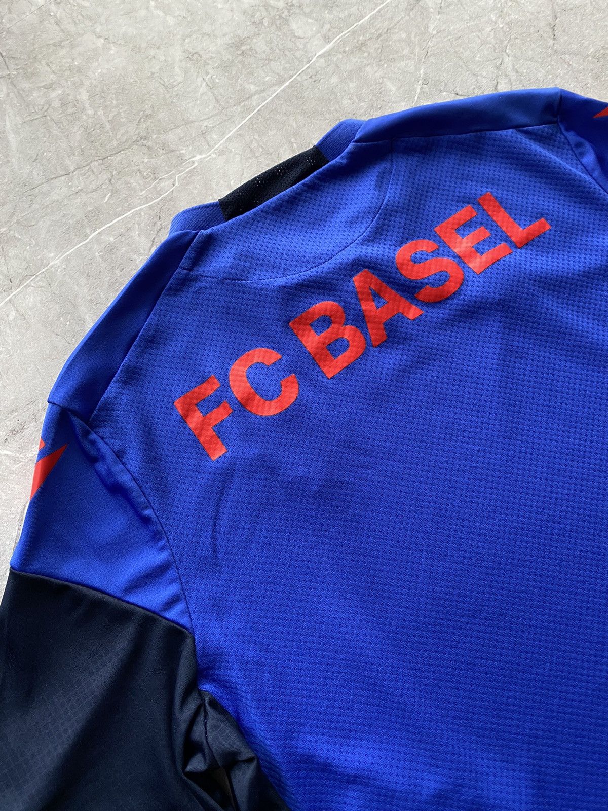 Macron Macron FC Basel Training #26 Soccer Football Jersey Size US L / EU 52-54 / 3 - 16 Thumbnail