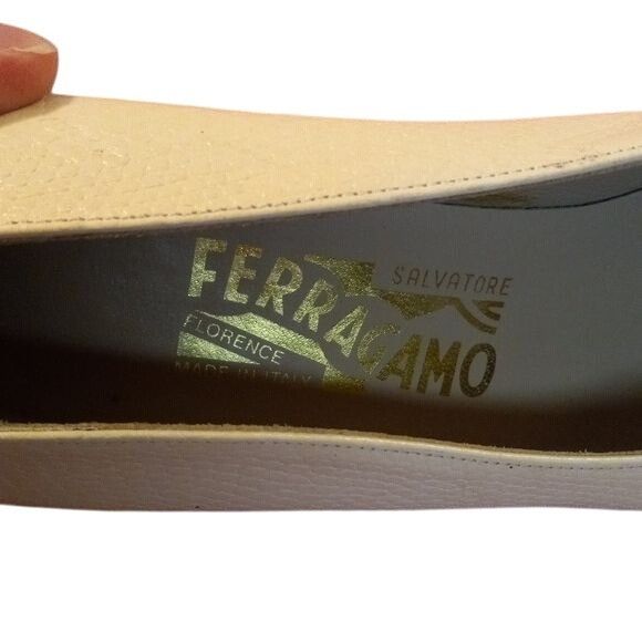Salvatore Ferragamo Ferragamo Size 9 AA Beige Leather Pumps Wooden Heels Womens Size US 9 / IT 39 - 7 Thumbnail