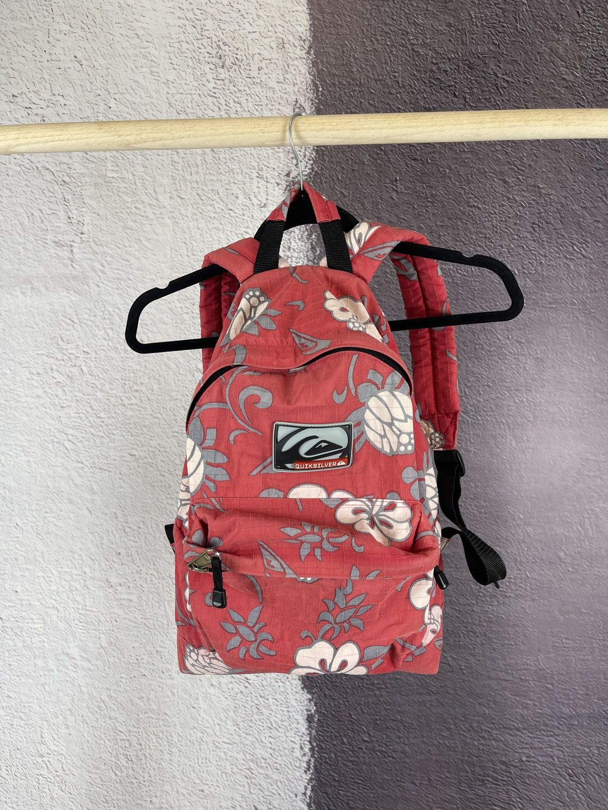 Quiksilver Quiksilver vintage red faded flower pattern backpack Size ONE SIZE - 1 Thumbnail