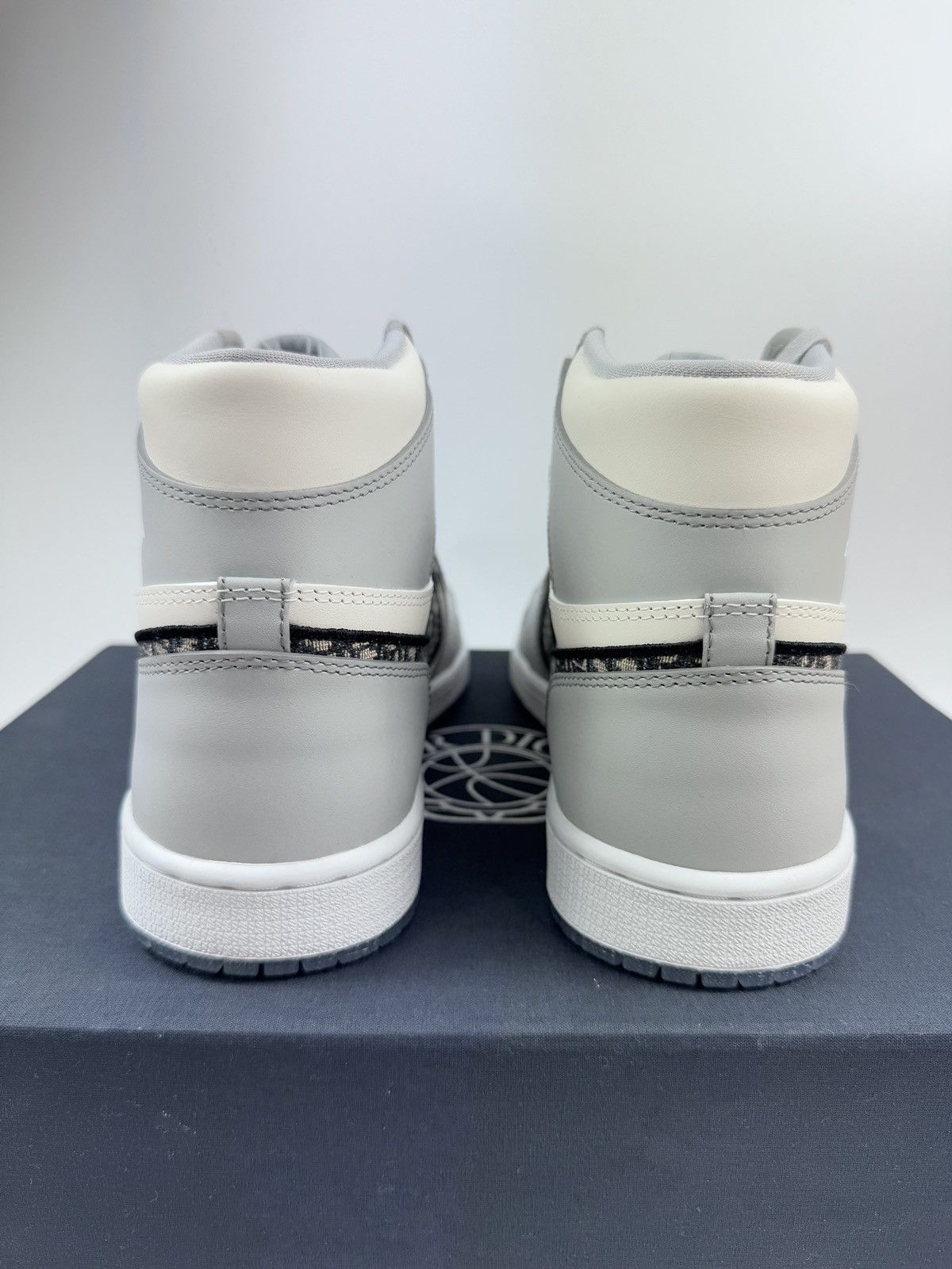 AIR DIOR JORDAN SNEAKERS
