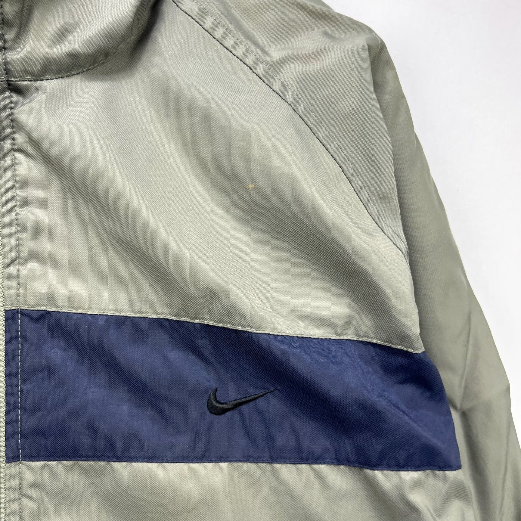 Nike VINTAGE Nike Swoosh Windbreaker Jacket Small Men S Gray 90s Style Windbreaker Nike Mens S Grey 90s Size US S / EU 44-46 / 1 - 3 Thumbnail