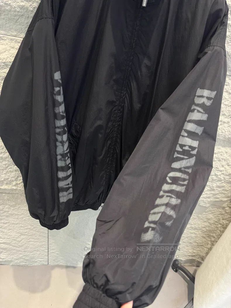 Balenciaga Balenciaga Qilin Arm Logo Printed High Collar Zipper Long Size US XXS / EU 40 - 3 Thumbnail