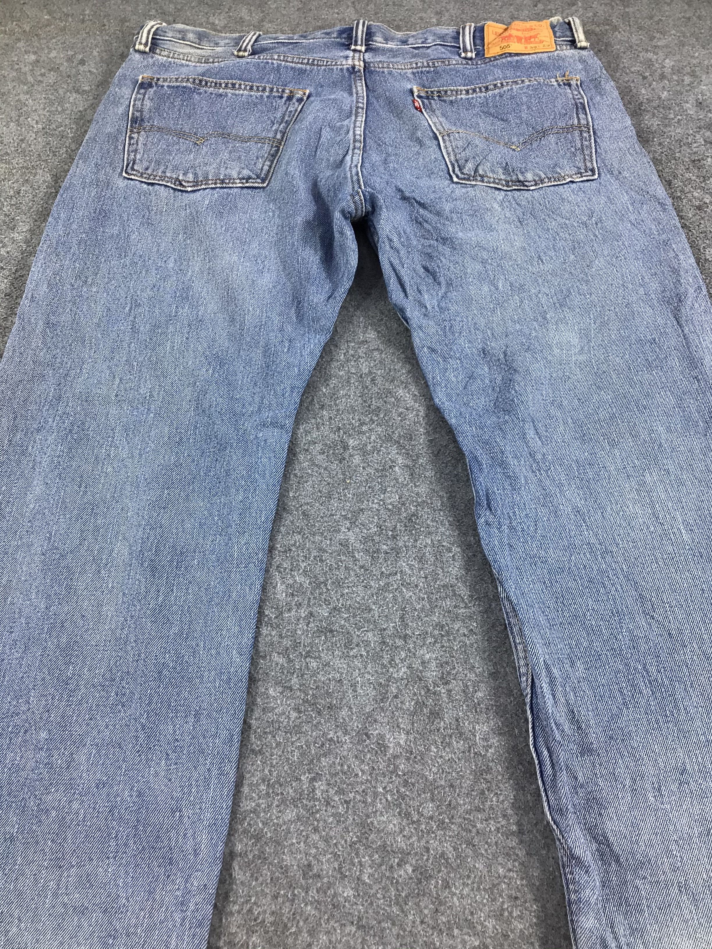 Levi's Vintage Levis 505 Jeans Medium Wash Denim KJ204 Size US 39 - 4 Thumbnail