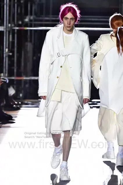 Comme des Garcons Comme des Garcons size M White Spiral Shorts Size 24" / US 00 / IT 34 - 7 Thumbnail
