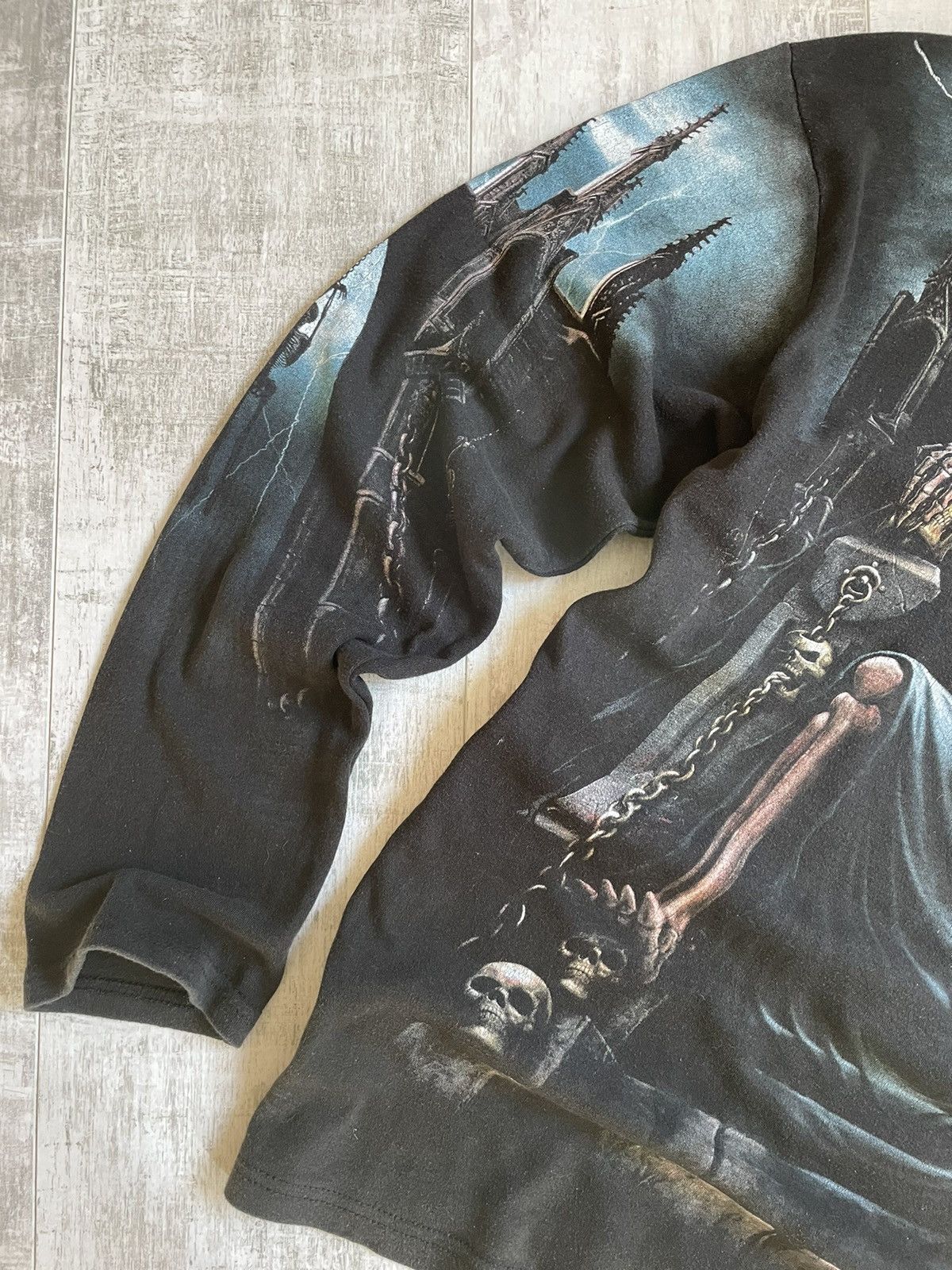Vintage Y2K Vintage Skull Printed Over Longsleeve Rare Size US L / EU 52-54 / 3 - 8 Thumbnail