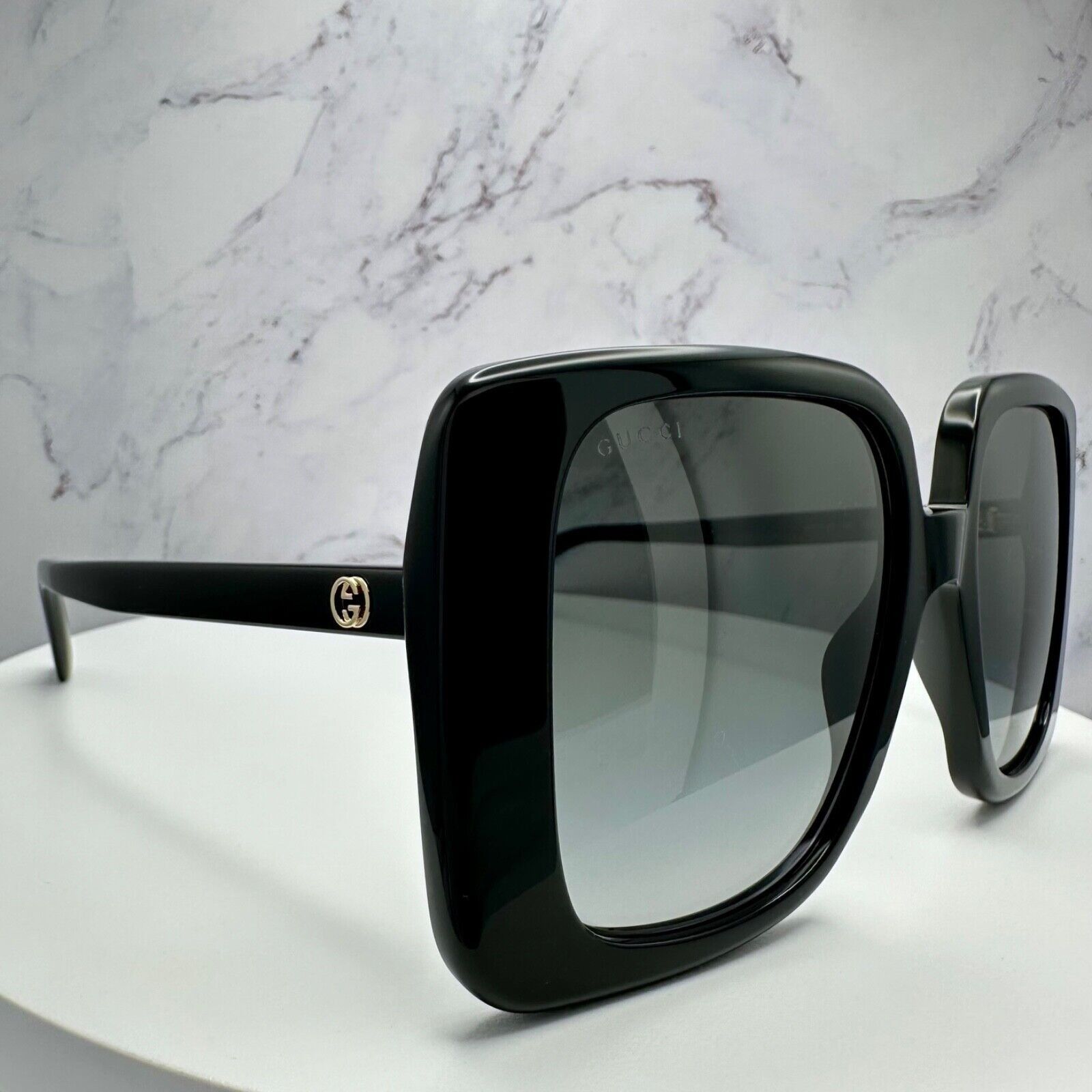 New Gucci Sunglasses Black Square Gold Interlocking GG