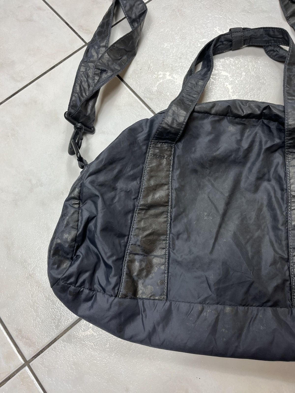 Nike × Vintage Vintage Nike y2k sport gym bag small travel crossbody swoosh Size ONE SIZE - 10 Thumbnail