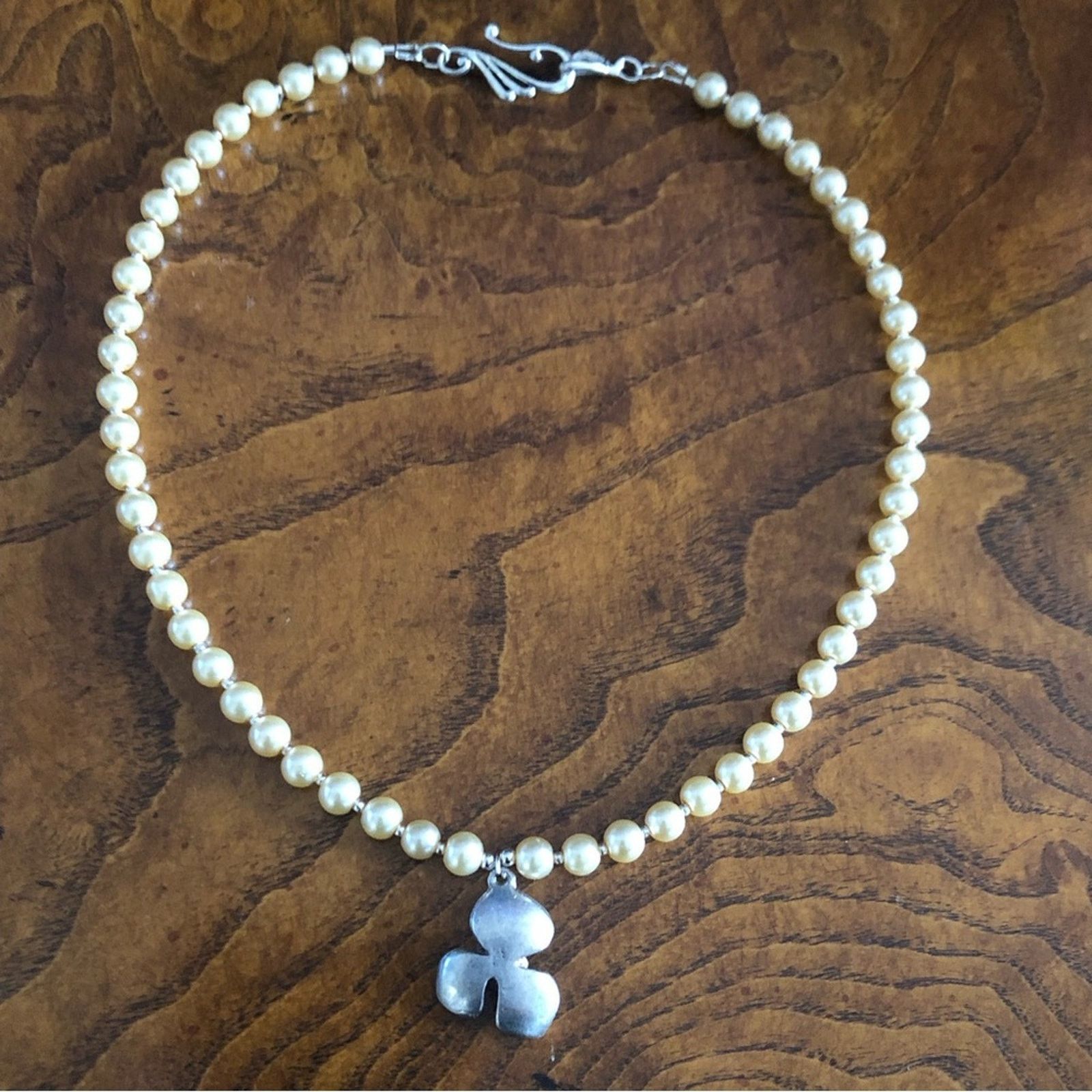 Handmade Handcrafted repurpose silver floral Pearl necklace Size ONE SIZE - 10 Thumbnail