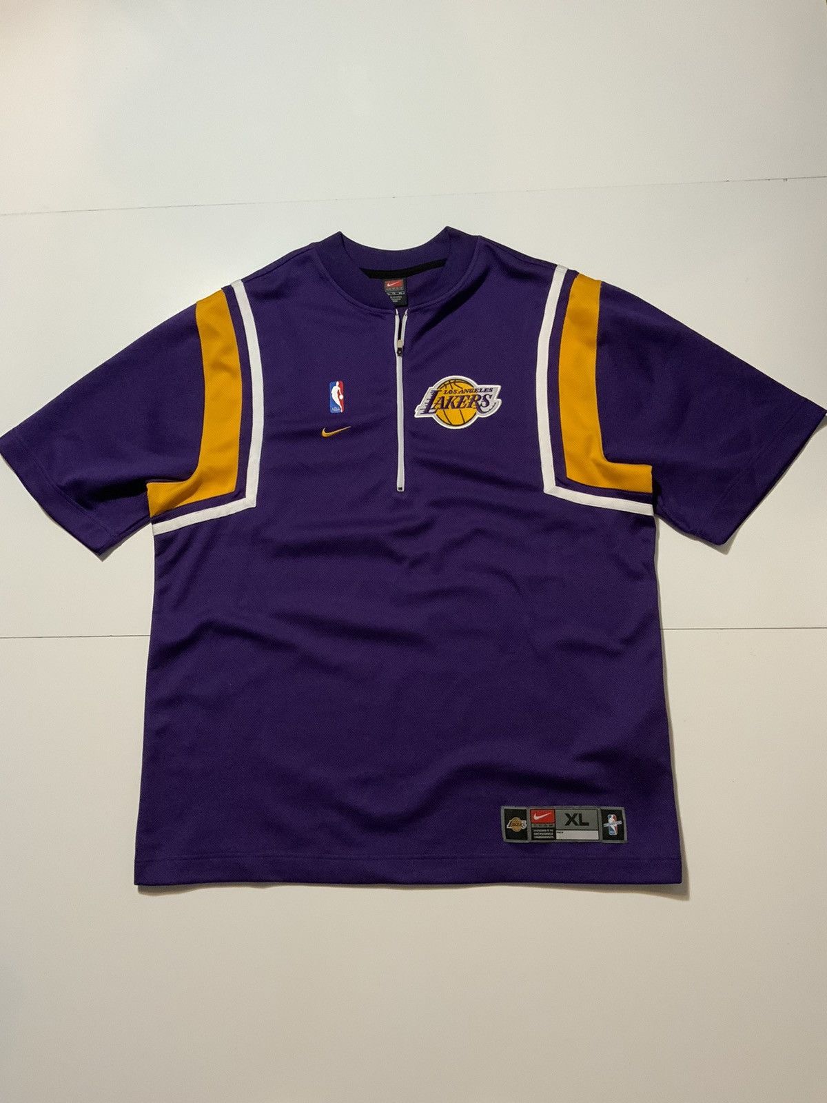 NBA × Nike × Vintage Vintage Nike 99-00 Los Angeles Lakers 1/4 Zip Warm Up Shirt Size US XL / EU 56 / 4 - 1 Thumbnail