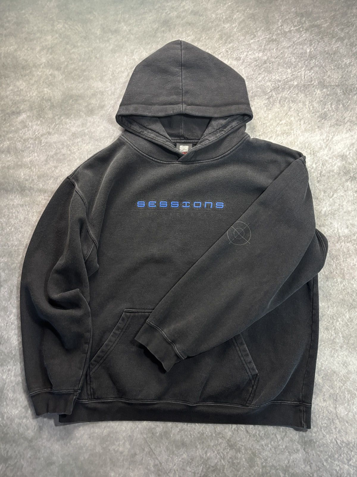 Sessions 1990s Vintage Sessions Hoodie Faded Snowboard Skateboard Y2K Size US L / EU 52-54 / 3 - 1 Thumbnail