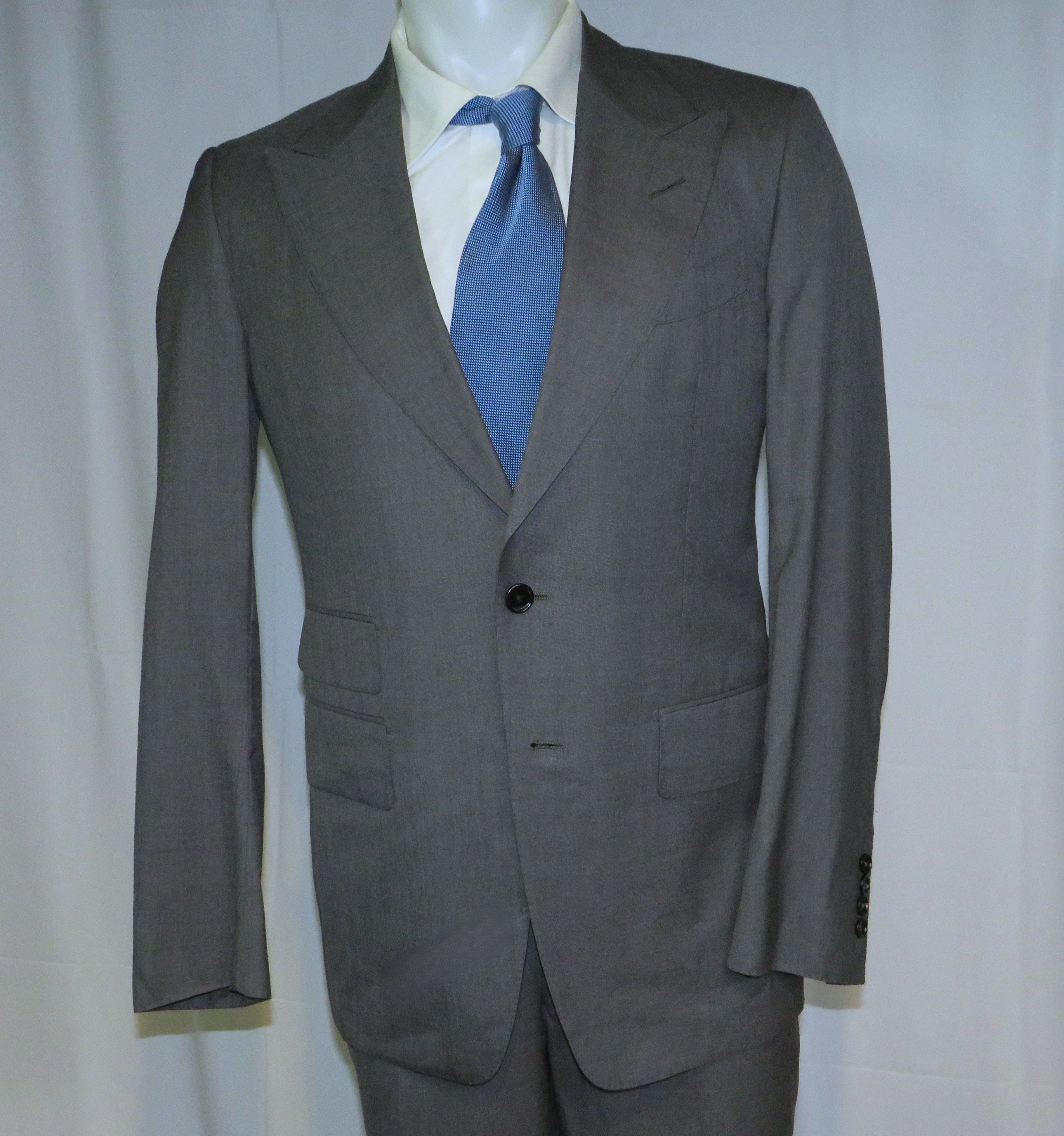 Tom Ford Shelton Current Silk Blend Solid Gray Two Button Suit 38R Size 38R - 3 Thumbnail