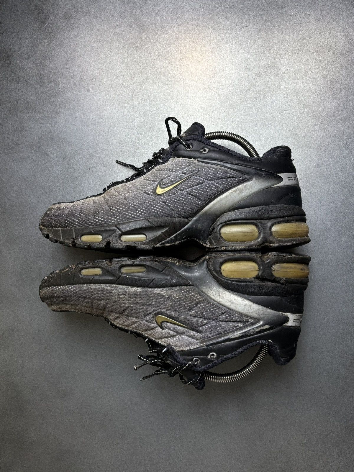 Nike × Vintage 2000 Nike Air Max Tailwind V Vintage Nike Sneakers 604190 9 Size US 9 / EU 42 - 16 Thumbnail