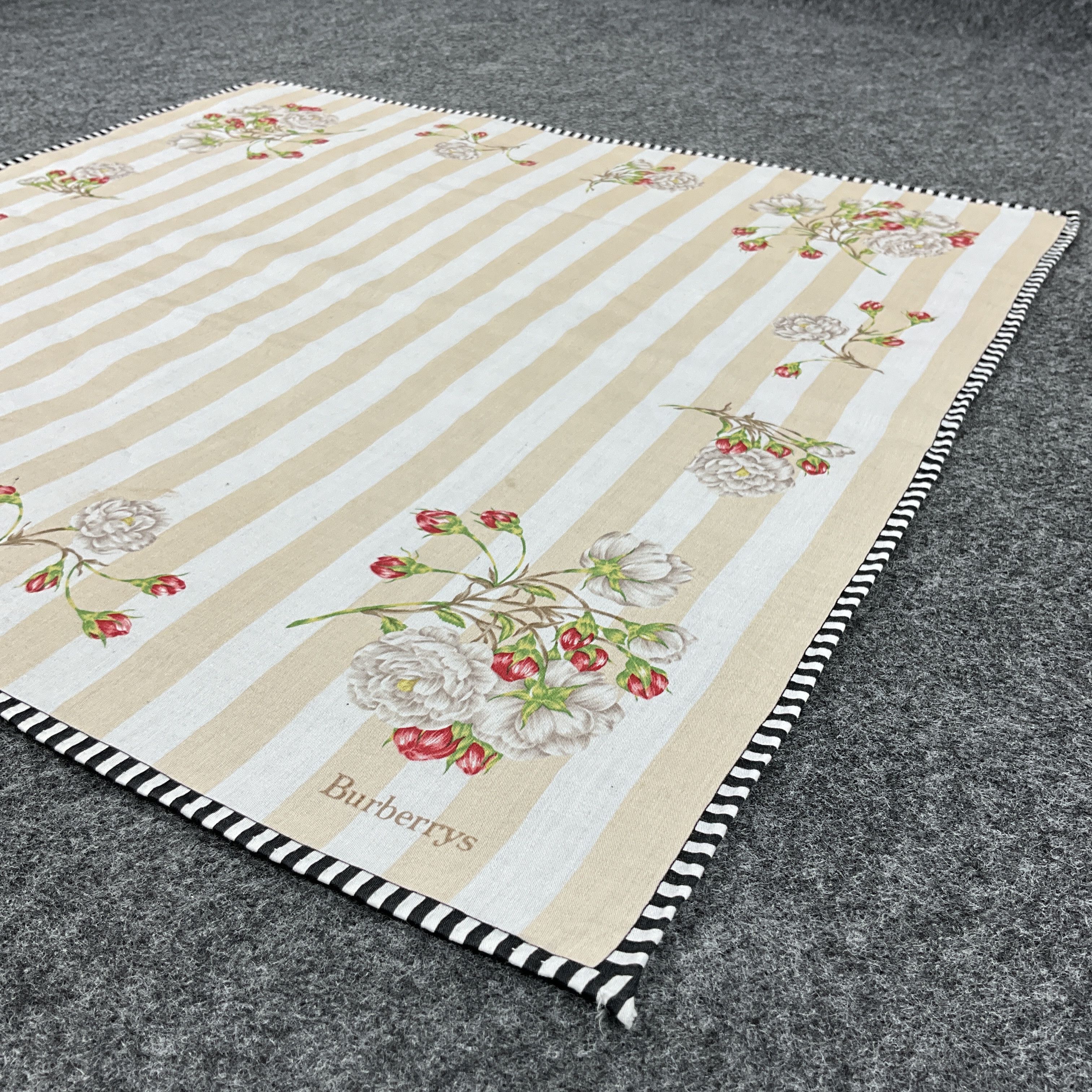 Burberry × Vintage Burberry Floral Handkerchief / Bandana / Neckerchief B062 Size ONE SIZE - 5 Thumbnail