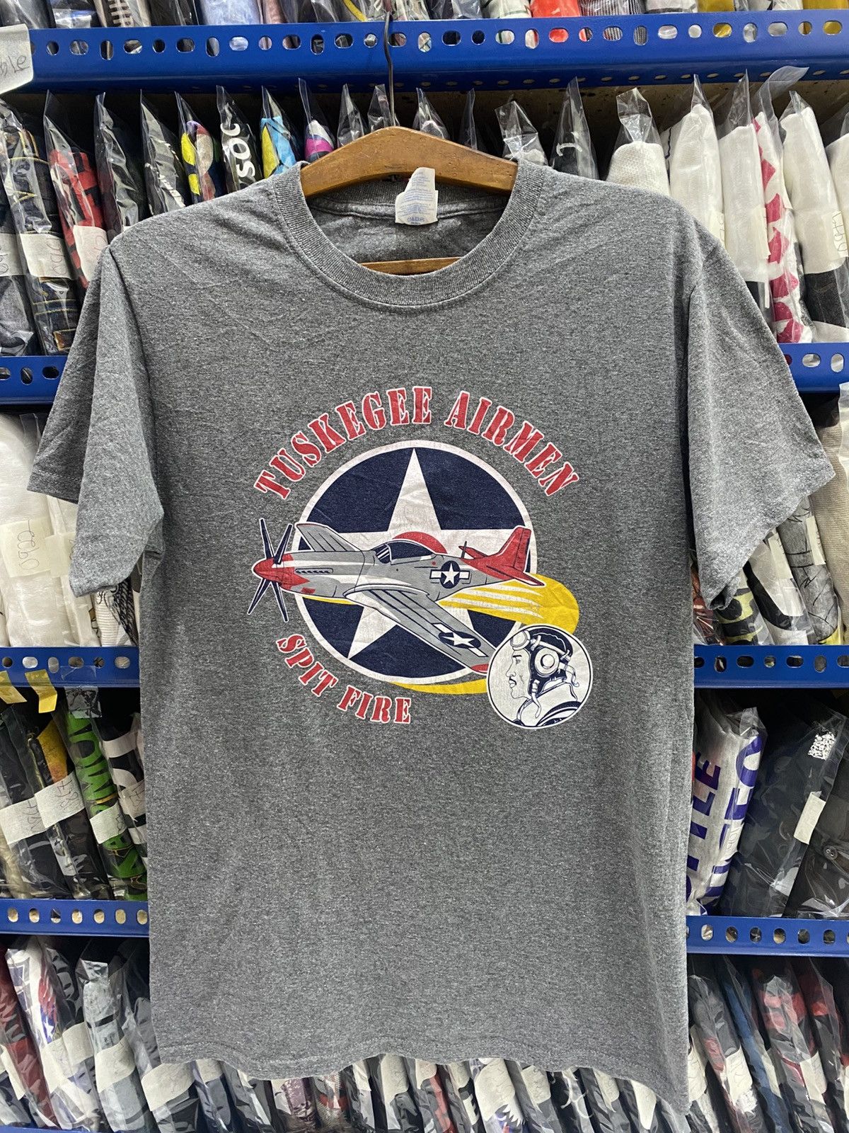 Avirex TUSKEGEE AIRMEN SPIT FIRE TSHIRT Size US S / EU 44-46 / 1 - 1 Thumbnail