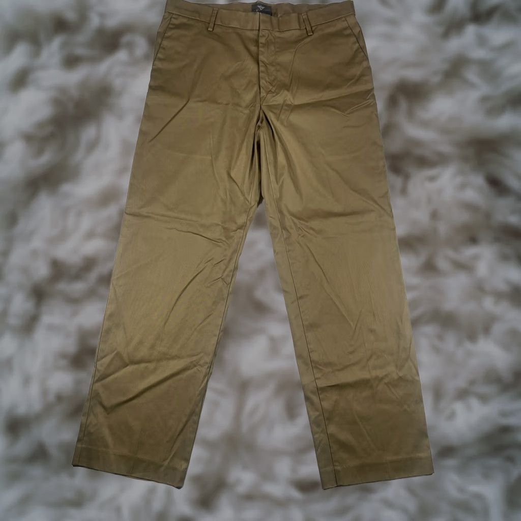 Dockers VINTAGE Dockers D3 Classic Fit Men’s Beige Iron Free Khaki Chino Pants 36W 32L Size US 36 / EU 52 - 1 Thumbnail