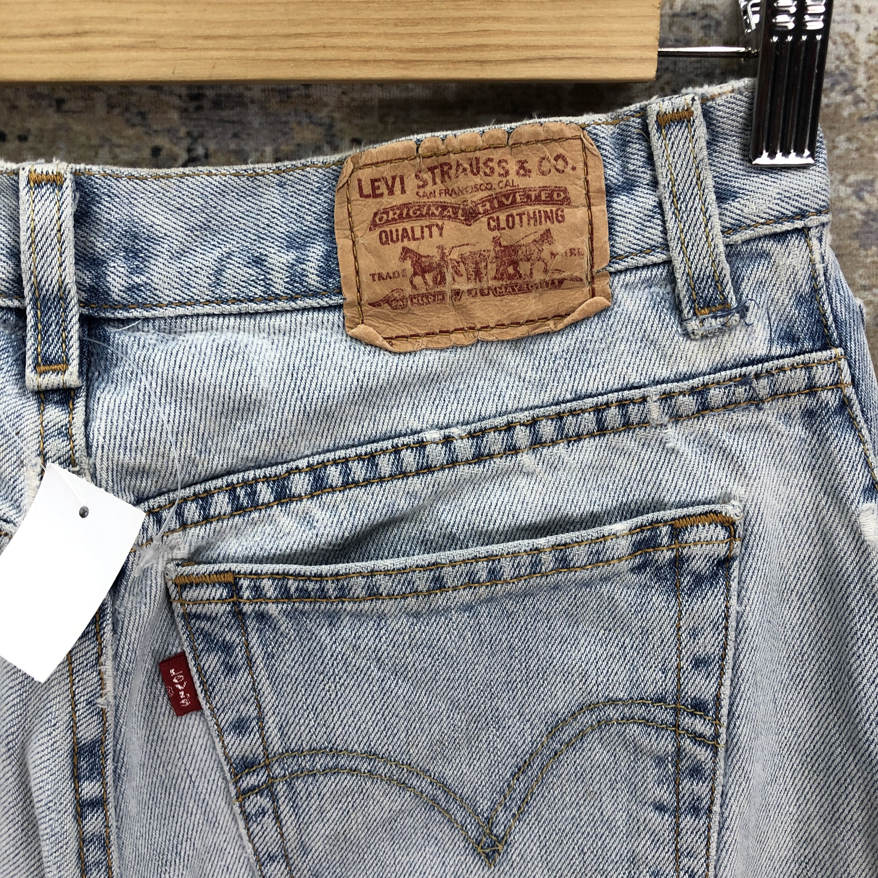 Levi's Vintage Levis 550 Light Wash Jeans Ripped Levi's Faded Denim Size US 30 / EU 46 - 5 Thumbnail