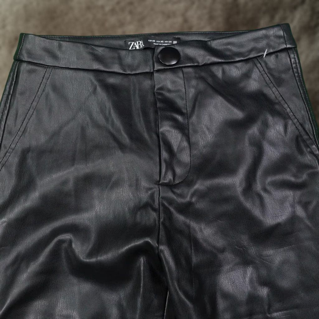 Zara VINTAGE: NO — Zara Pants Womens XS Black Faux Leather Jegging Skinny Ankle Zip Pockets Button Accent Zipper Flat Front Casual Fall 26x26.5 Womens Size 26" / US 2 / IT 38 - 1 Thumbnail
