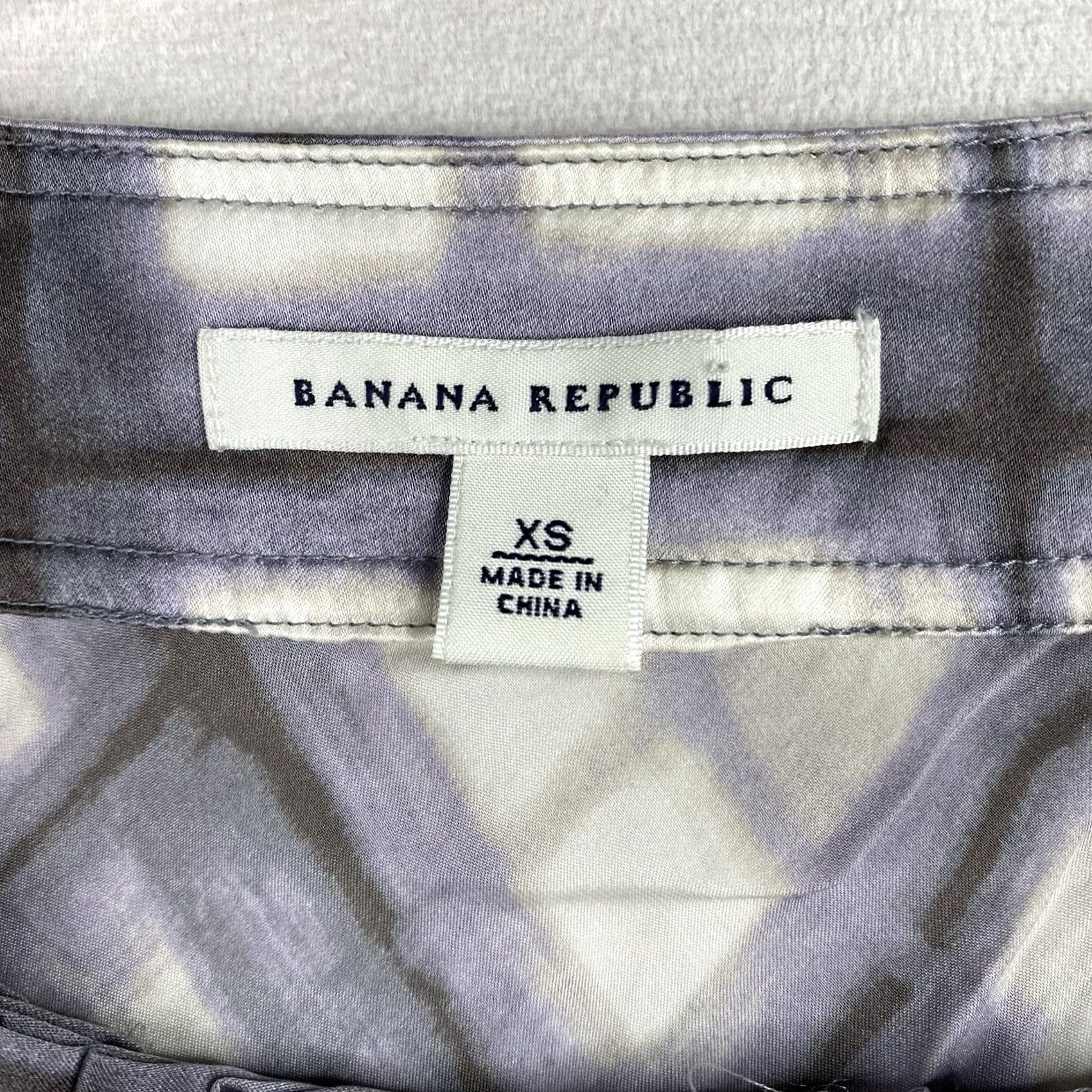 Banana Republic Banana Republic Blouse Shirt Womens XS Purple Gray Cream Plaid Silk Puff Sleeve Pleats Size XS / US 0-2 / IT 36-38 - 3 Thumbnail