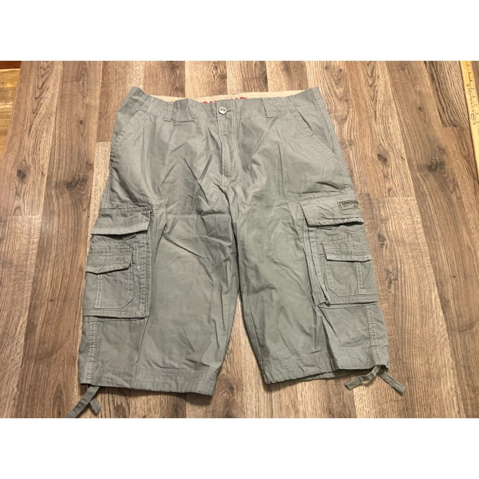 Vintage Unionbay Cargo Shorts Men's 36 Gray Pockets Casual Cargo Shorts, Regular Fit, Inseam 14in, Gray, UnionBay Size US 36 / EU 52 - 2 Thumbnail