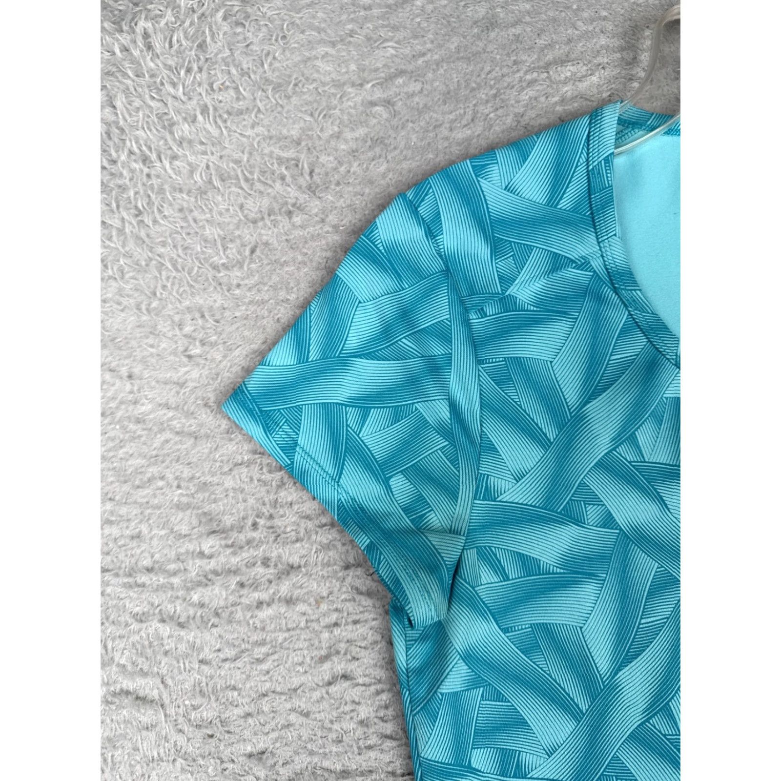 The North Face The North Face Shirt Women XS Blue Crew Vaporwick Poly Geometric T-Shirt Casual Womens Short Sleeve Lightweight Classic Outdoor Size XS / US 0-2 / IT 36-38 - 3 Thumbnail