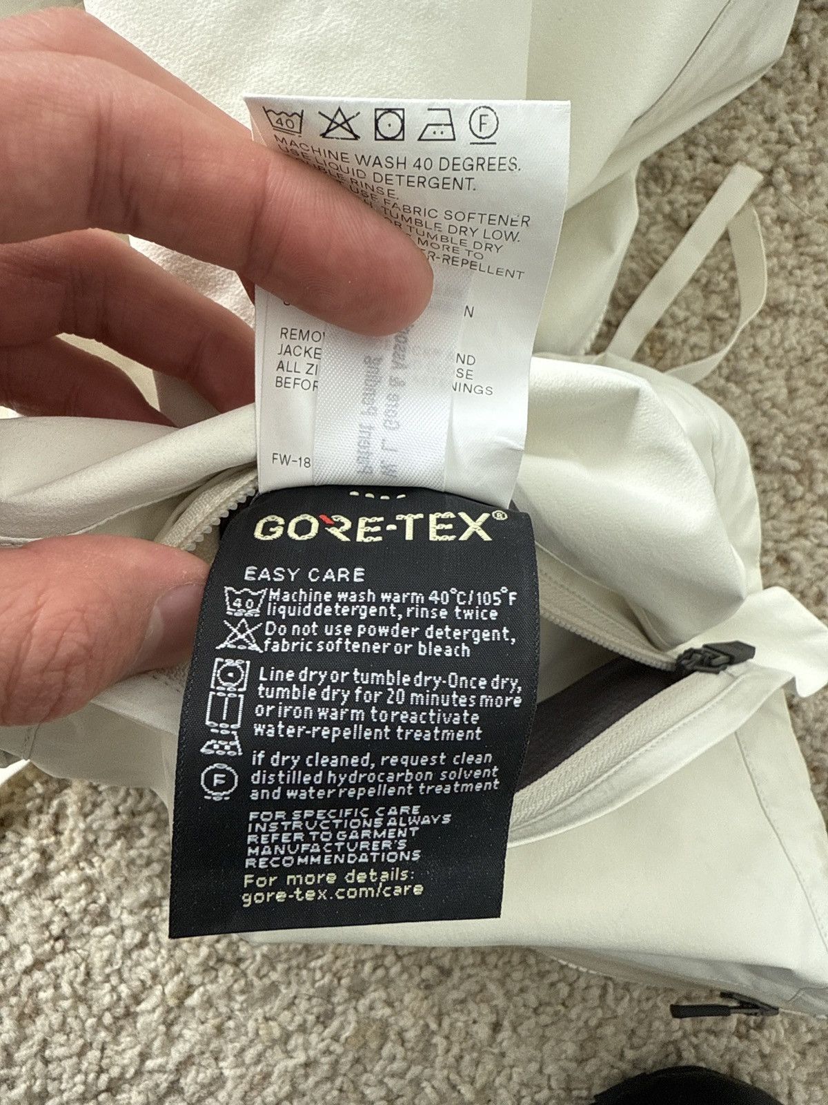Acronym Acronym J47TS-GT-WHT WHITE S Small Size US S / EU 44-46 / 1 - 10 Thumbnail