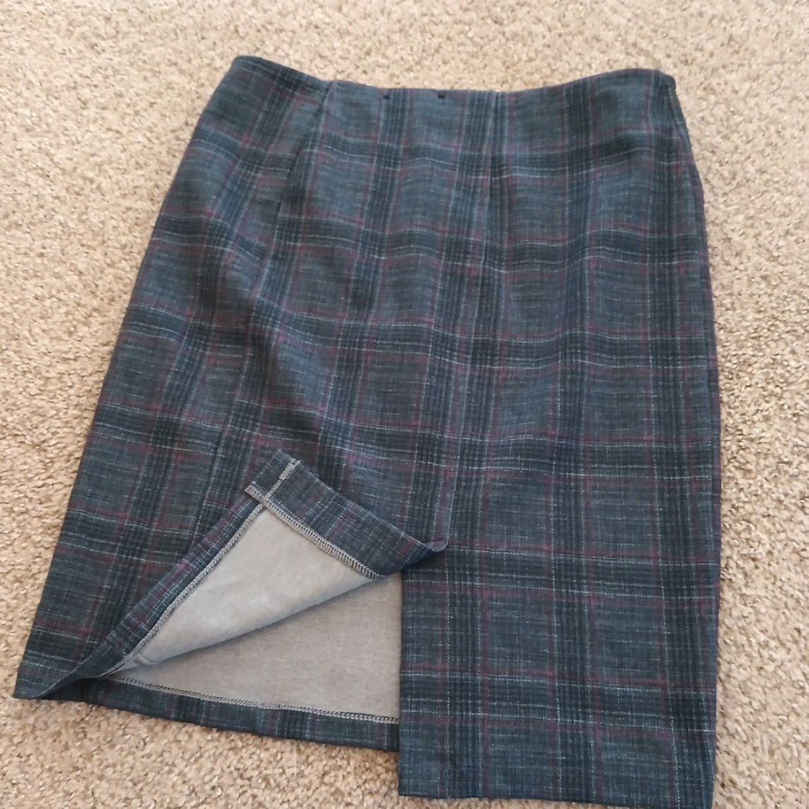 Vintage Liverpool Skirt Women Petite 10P Knee Length Plaid Elastic Waist Slit Blue Pink Pencil Chair? Size 32" / US 10 / IT 46 - 7 Thumbnail