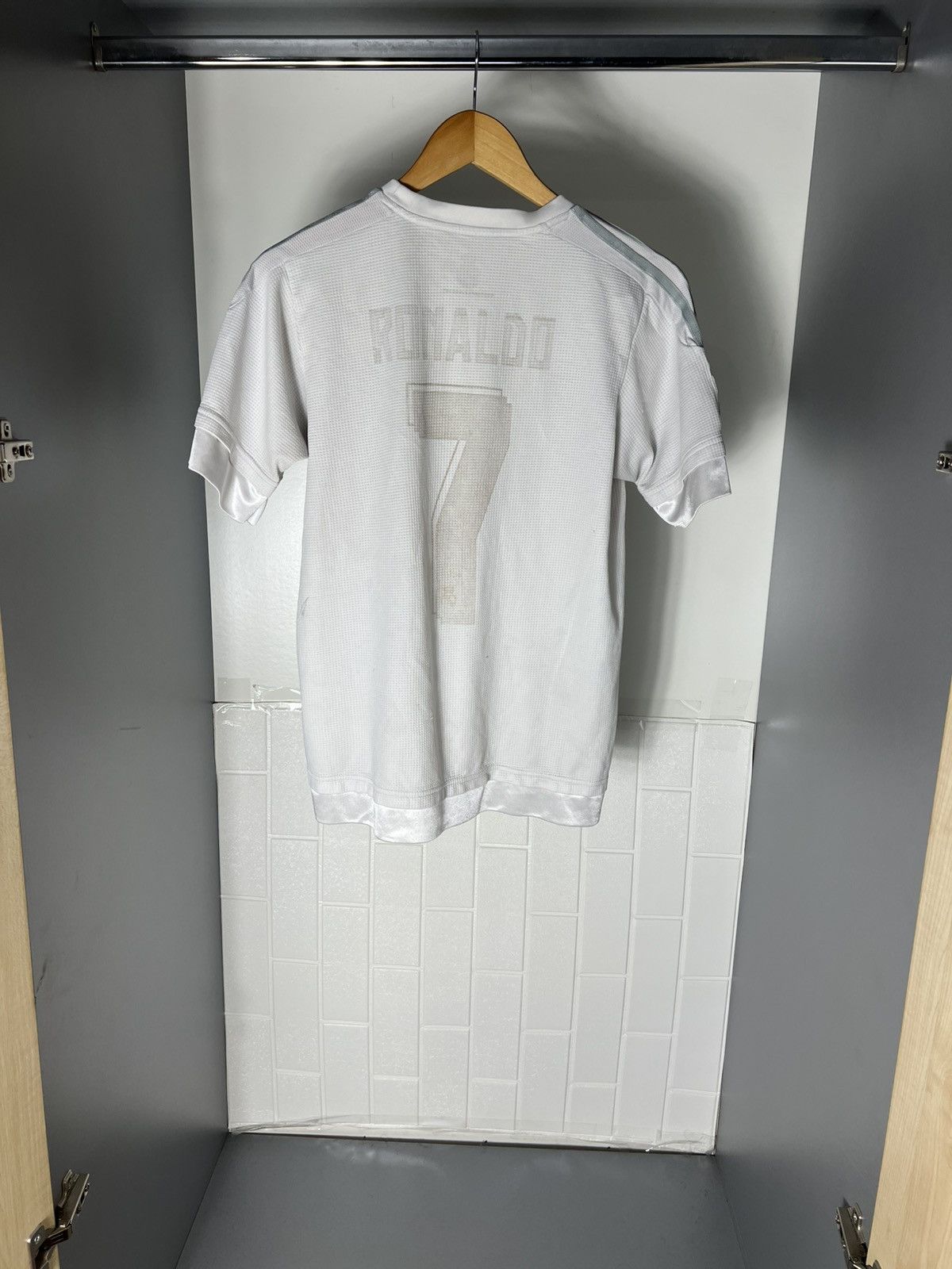 Vintage ADIDAS FC REAL MADRID SPAIN SOCCER JERSEY RETRO BLOKE Y2K Size US S / EU 44-46 / 1 - 12 Thumbnail