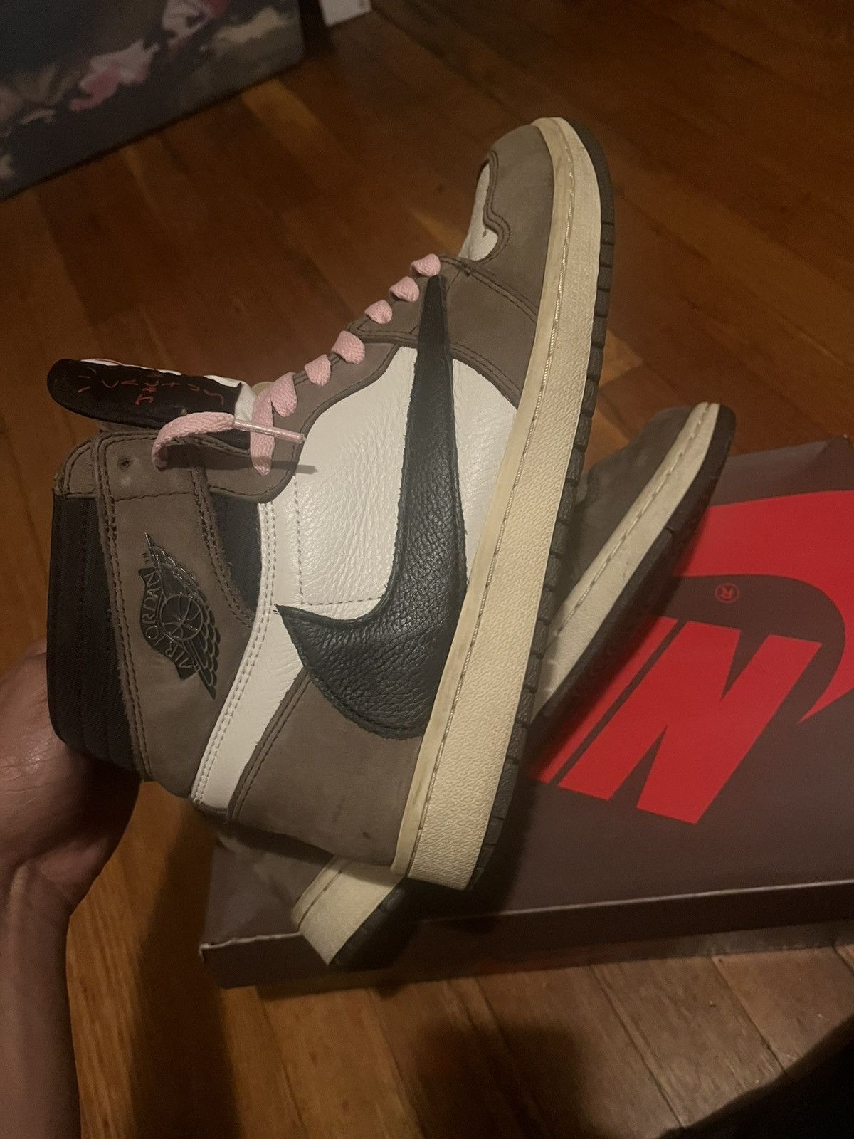 Jordan Brand × Travis Scott Travis Scott Jordan 1 Mocha Size US 10.5 / EU 43-44 - 1 Thumbnail