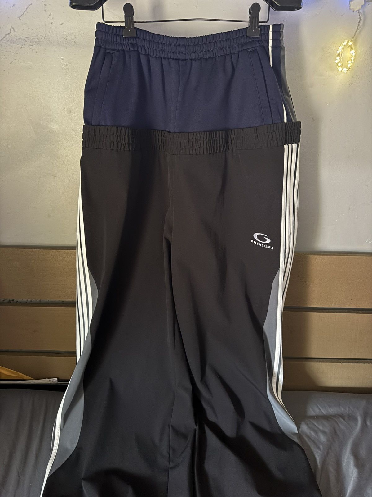 【送料&関税込】Balenciaga mirror Track Pants Balenciaga straight-leg Track Pants | Blue | FARFETCH