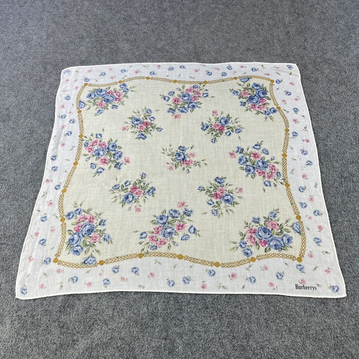 Burberry × Vintage Burberry Handkerchief / Bandana / Neckerchief B097 Size ONE SIZE - 1 Thumbnail