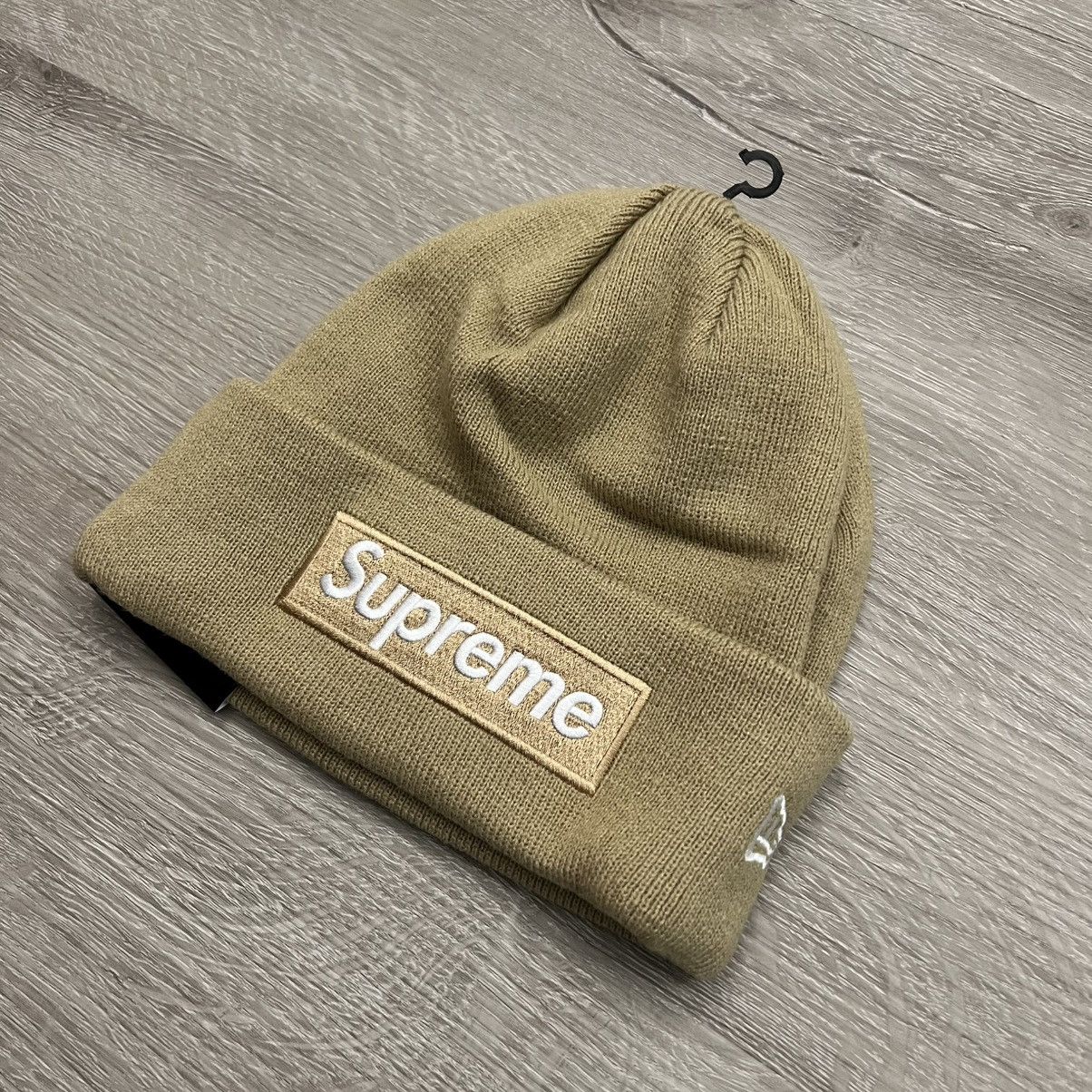New Era × Supreme Supreme New Era Box Logo Beanie FW23 Sand Size ONE SIZE - 18 Thumbnail