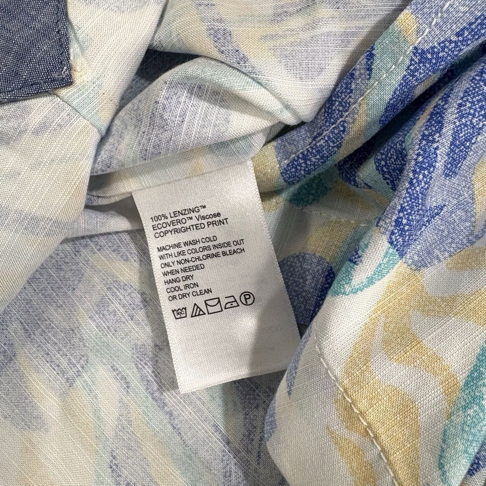 Tommy Bahama VINTAGE Tommy Bahama Veracruz Cay Shirt Mens 2XL Blue Floral All Over Viscose Button-Up Short Sleeve Collared Spread Neckline Crew Regular Fit Size US XXL / EU 58 / 5 - 4 Thumbnail