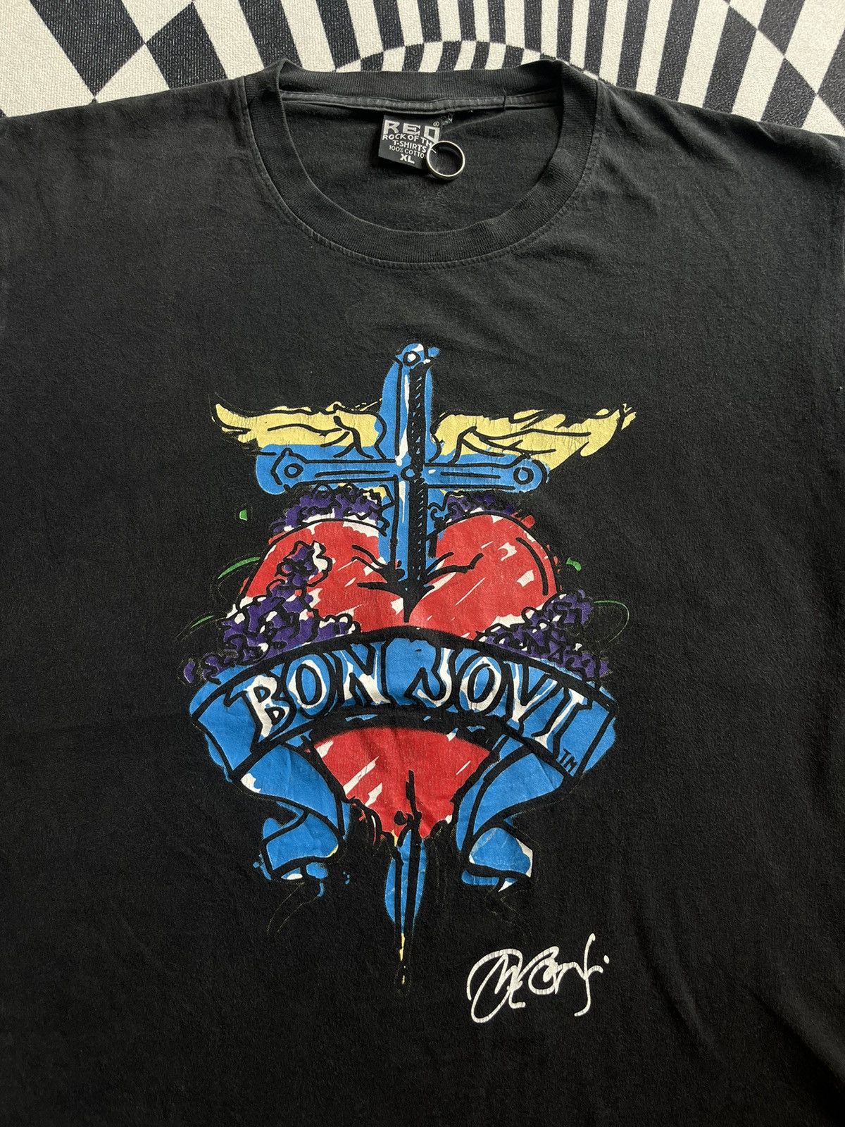 Band Tees Vintage BON JOVI Heart and Dagger 90’s Band tshirt Size US XL / EU 56 / 4 - 6 Thumbnail