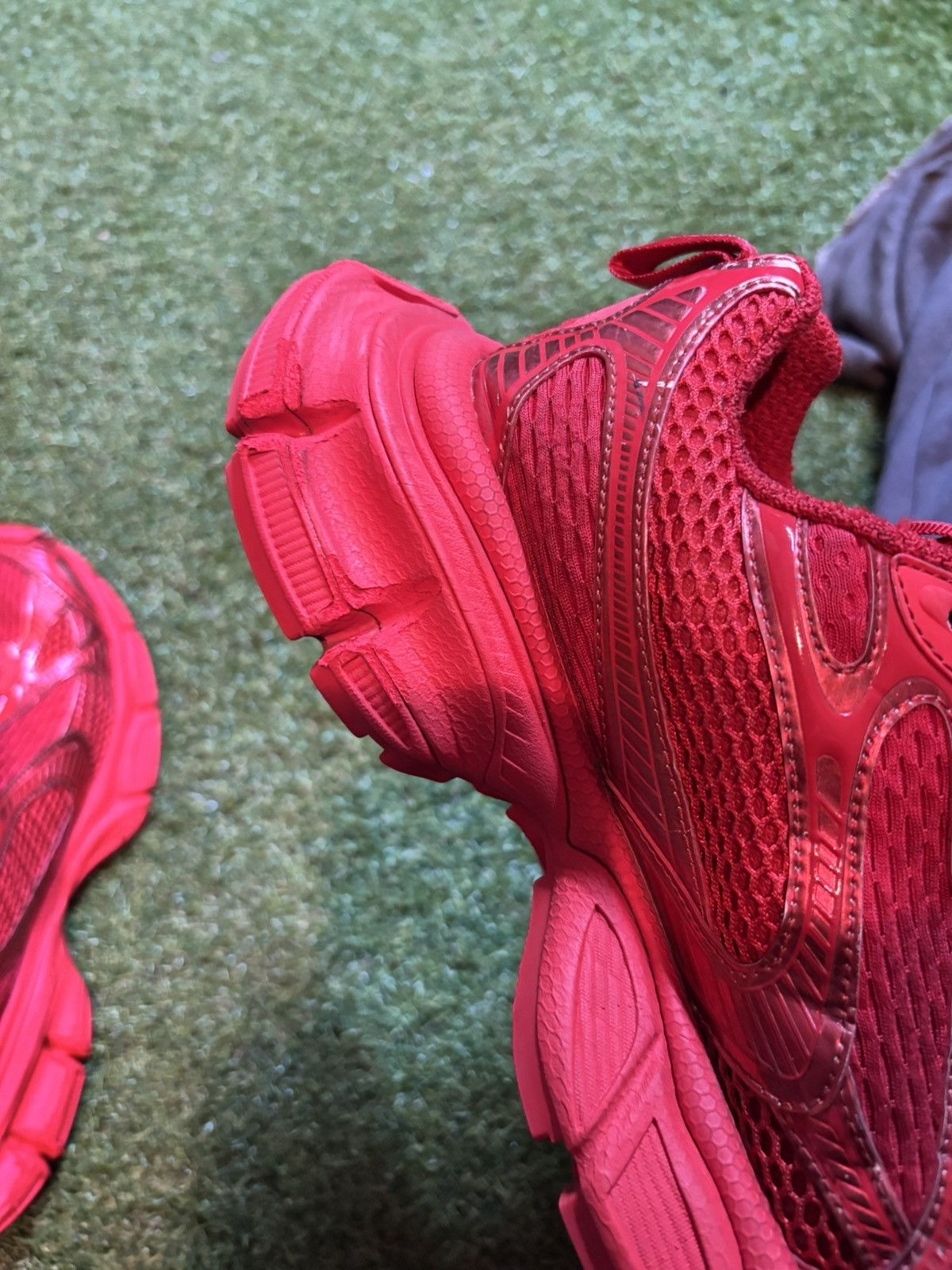 Balenciaga Balenciaga 3XL Red Size US 7 / EU 40 - 20 Thumbnail