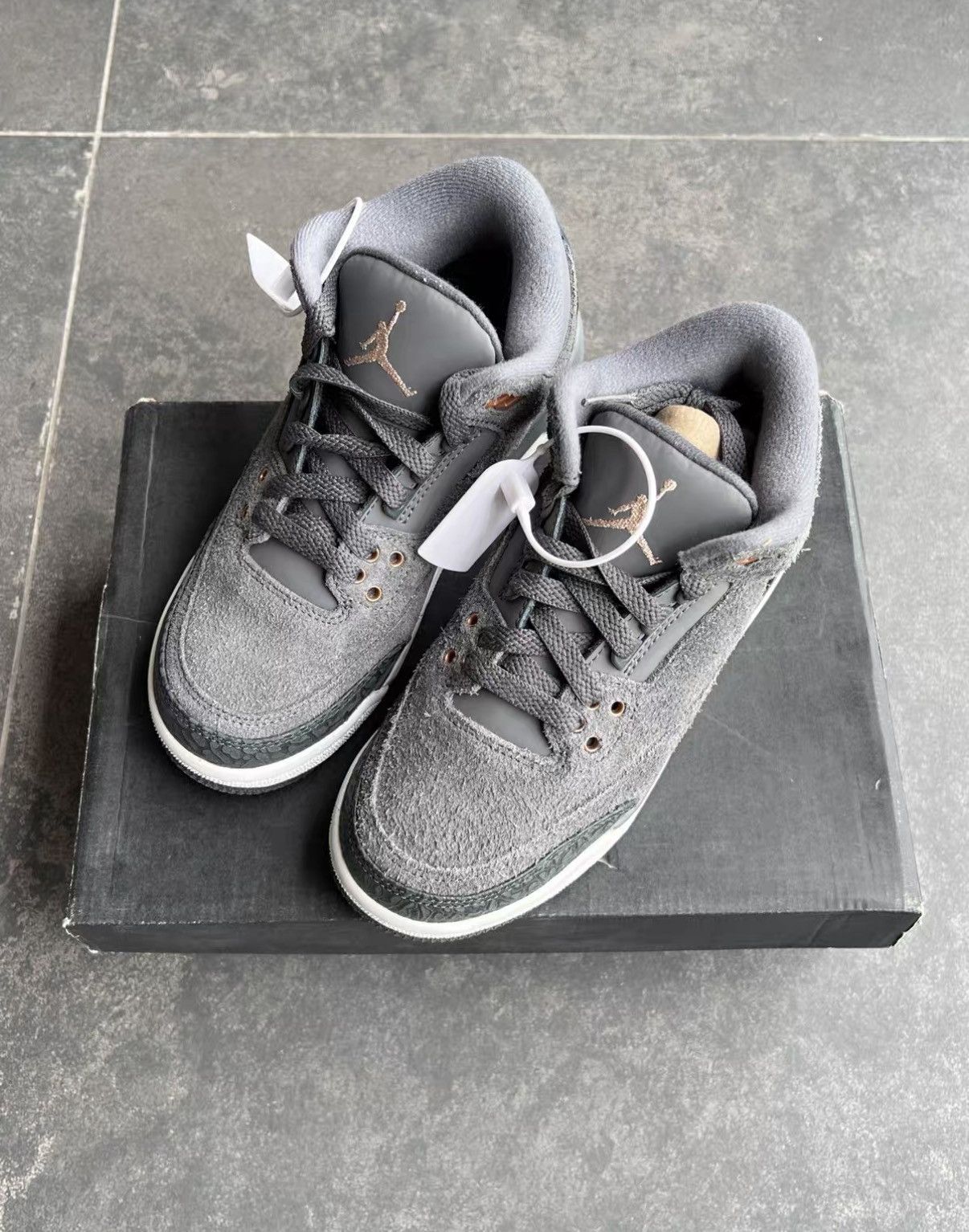 Jordan Brand Air Jordan 3 Retro Suede Grey J42 Size US 5.5 / IT 35.5 - 1 Thumbnail