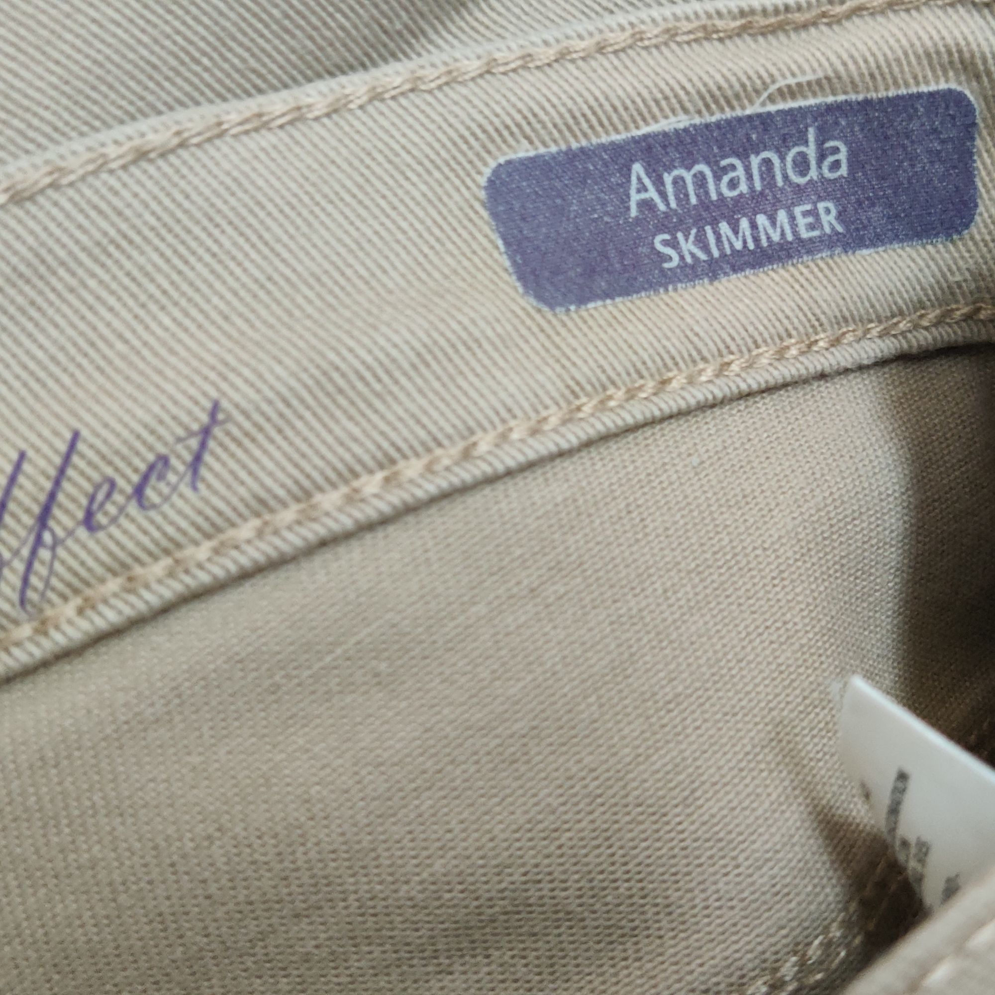 Gloria Vanderbilt Gloria Vanderbilt Amanda Skimmer Jeans Embellished Cropped D Size 28" / US 6 / IT 42 - 4 Thumbnail