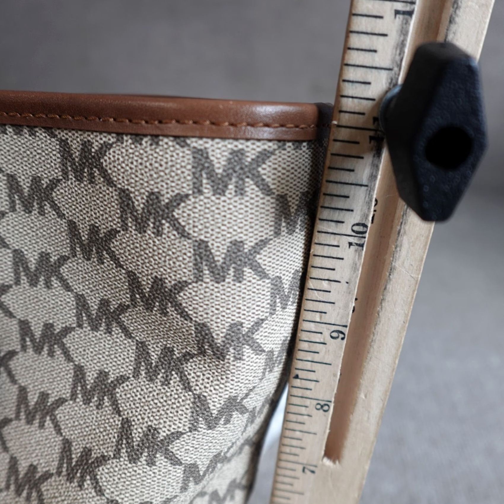 Michael Kors Michael Kors Womens Bag Beige Tote Lined Logo All Over Emry Tote Beige Womens Bag Large Size ONE SIZE - 4 Thumbnail