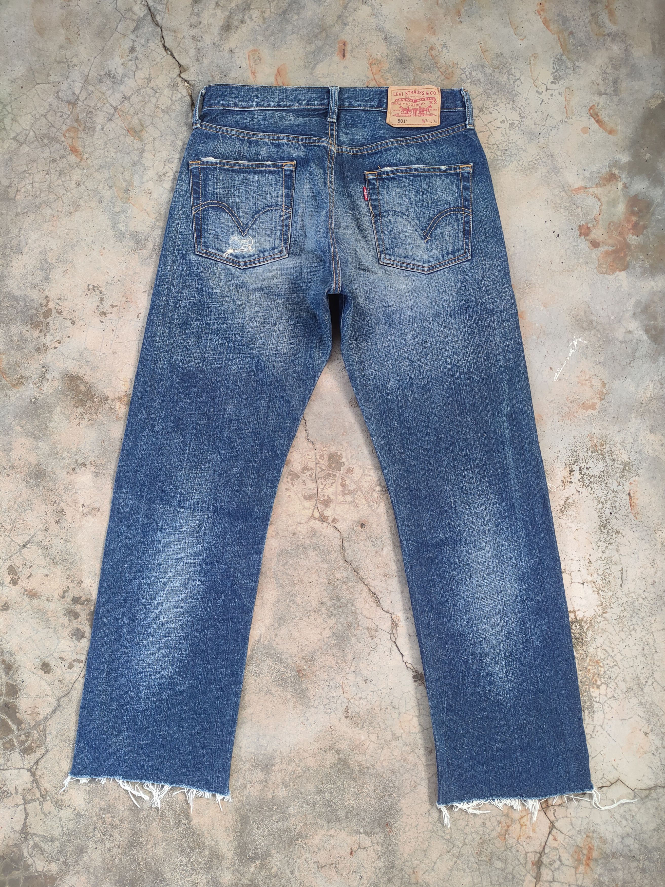 Levi's Vintage Clothing W30 VINTAGE LEVI'S 501 FADED DISTRESSED JEAN PANTS Size US 30 / EU 46 - 9 Thumbnail